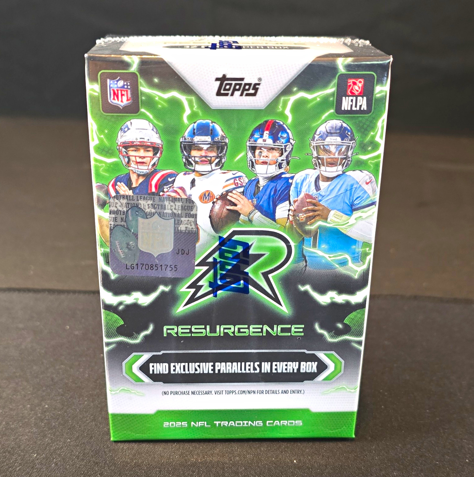 2025 TOPPS NFL RESURGENCE BLASTER VALUE BOX 2025 TOPPS NFL RESURGENCE BLASTER VALUE BOX