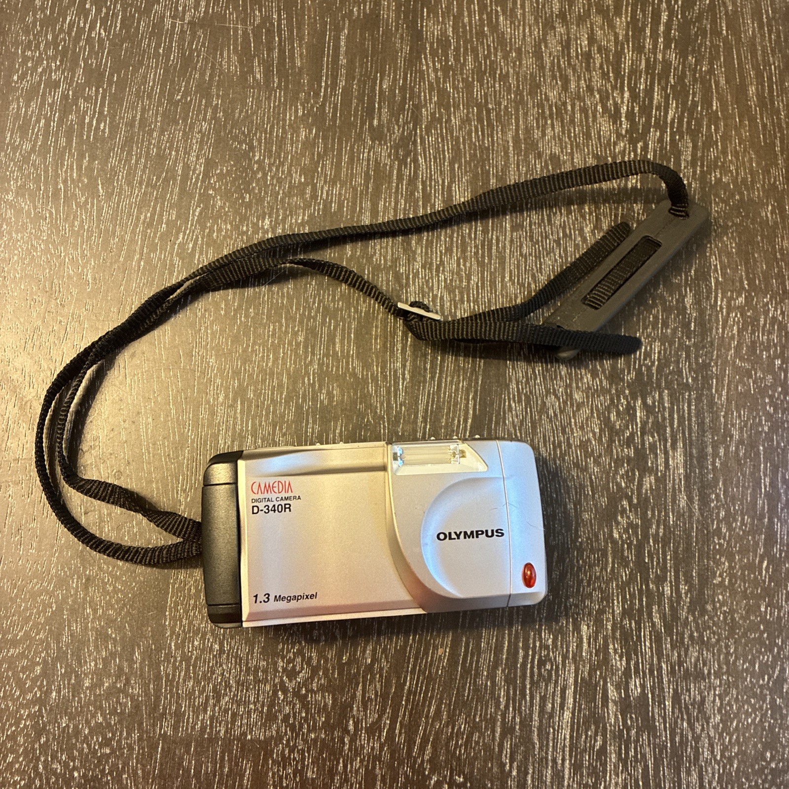 Vintage Olympus D-340R Digital Camera 1.3mp with strap. Tested and Working. Vintage Olympus D-340R Digital Camera 1.3mp with strap. Tested and Working.