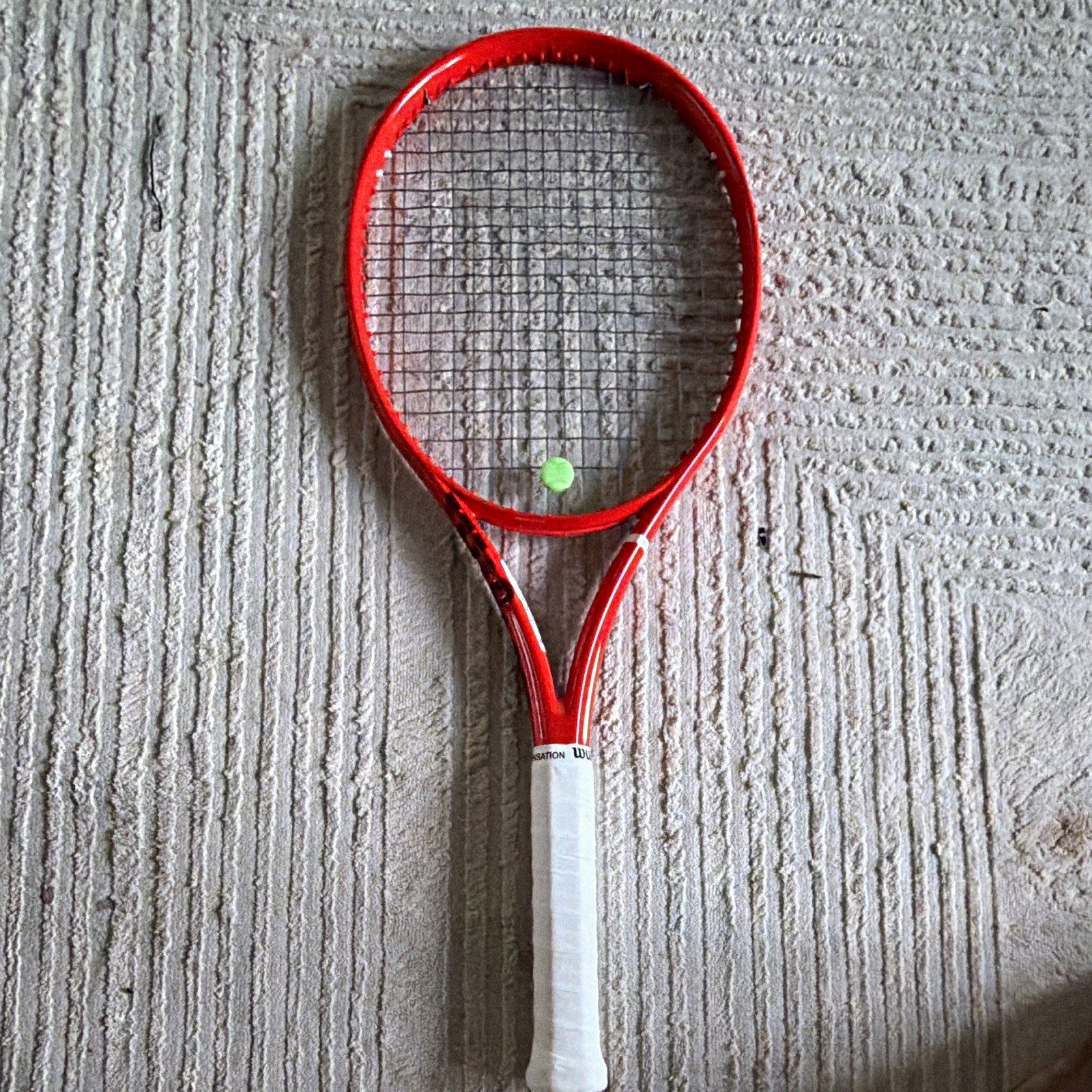 Wilson Defyer 98 Pro V1 Tennis Racquet 98 in² Grip 4 1/2