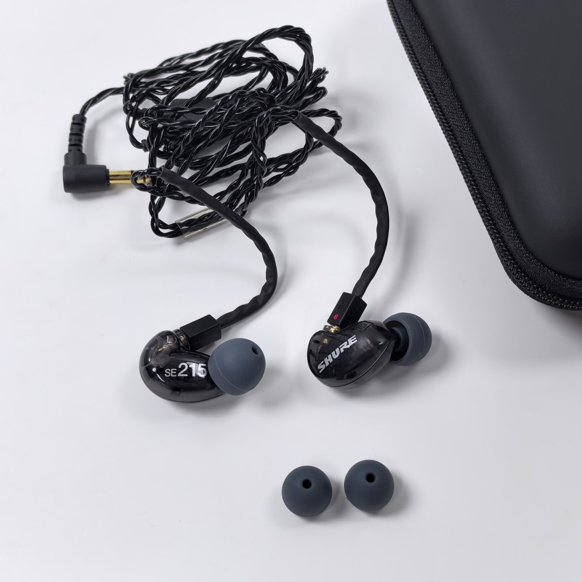 Shure SE215 Wired In-Ear Headphones Sound Isolating Monitoring Earphones Black Shure SE215 Wired In-Ear Headphones Sound Isolating Monitoring Earphones Black
