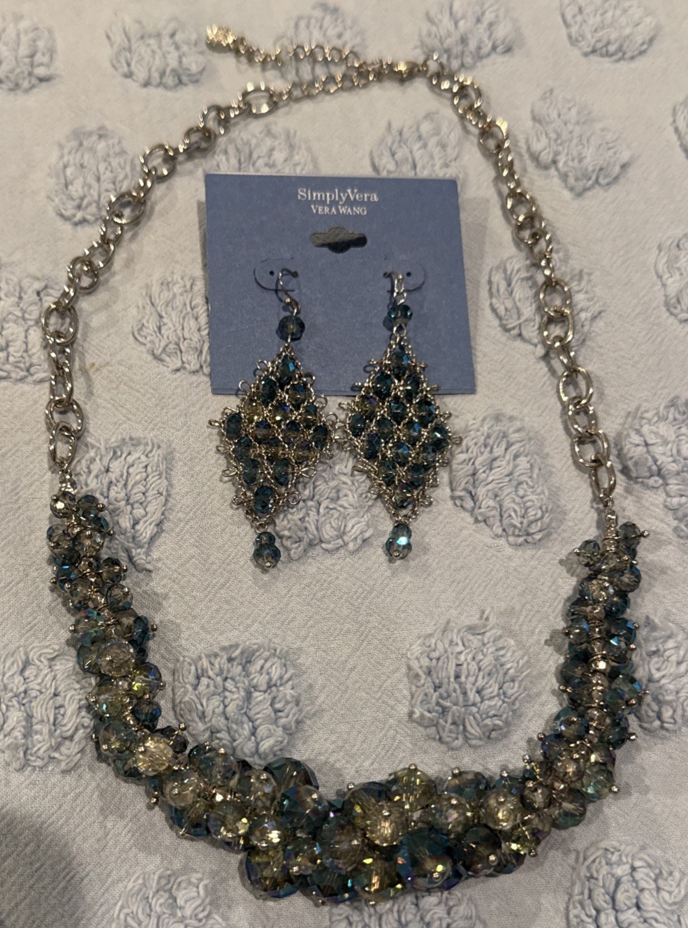 SIMPLY VERA WANG NWT women\'s necklace & earrings silver tone blue Beautiful Set