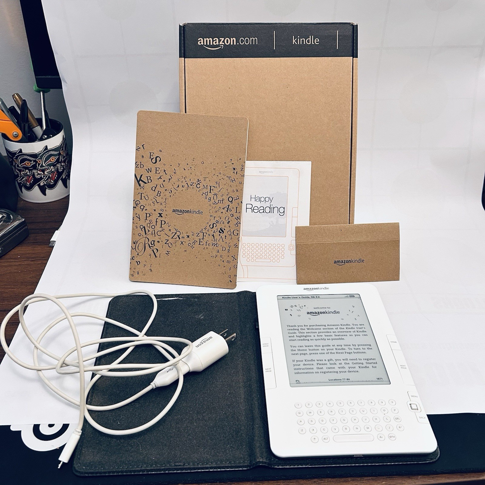 Amazon Kindle 2nd Generation 2GB White w/ Keyboard Factory Reset Complete w Box