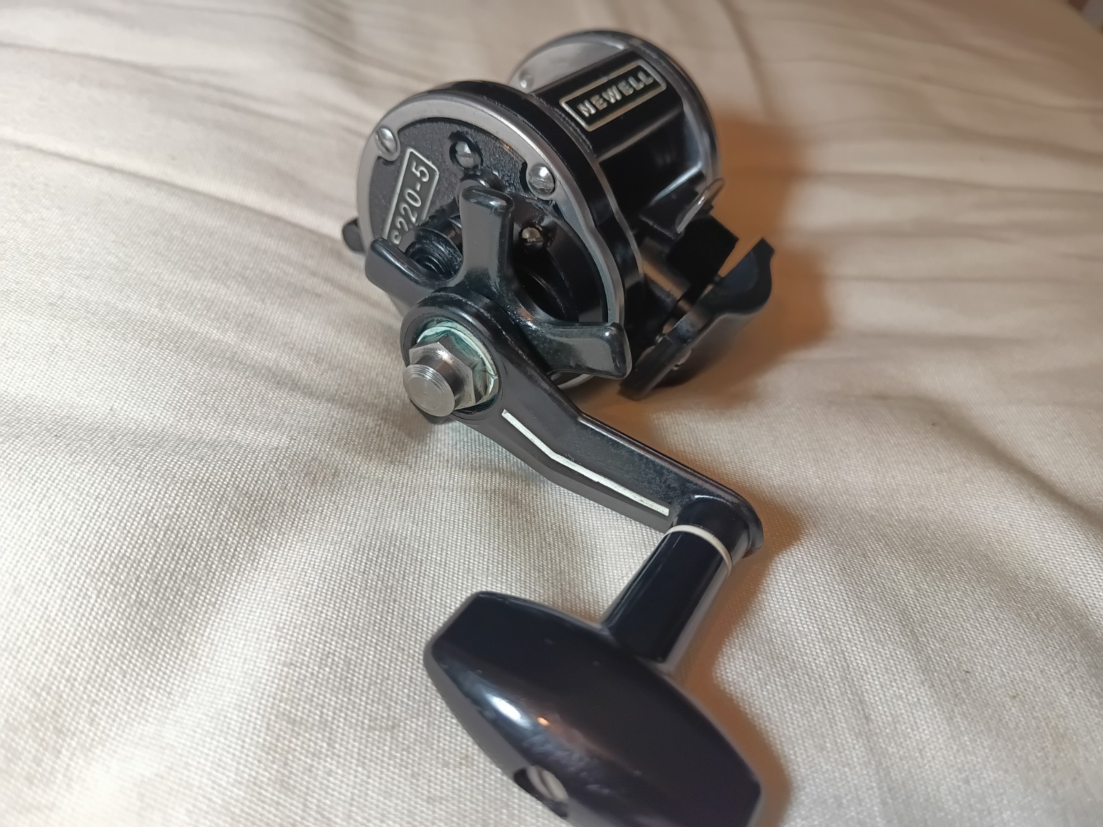 Newell C220-5 Graphite Conventional Casting Fishing Reel Newell C220-5 Graphite Conventional Casting Fishing Reel