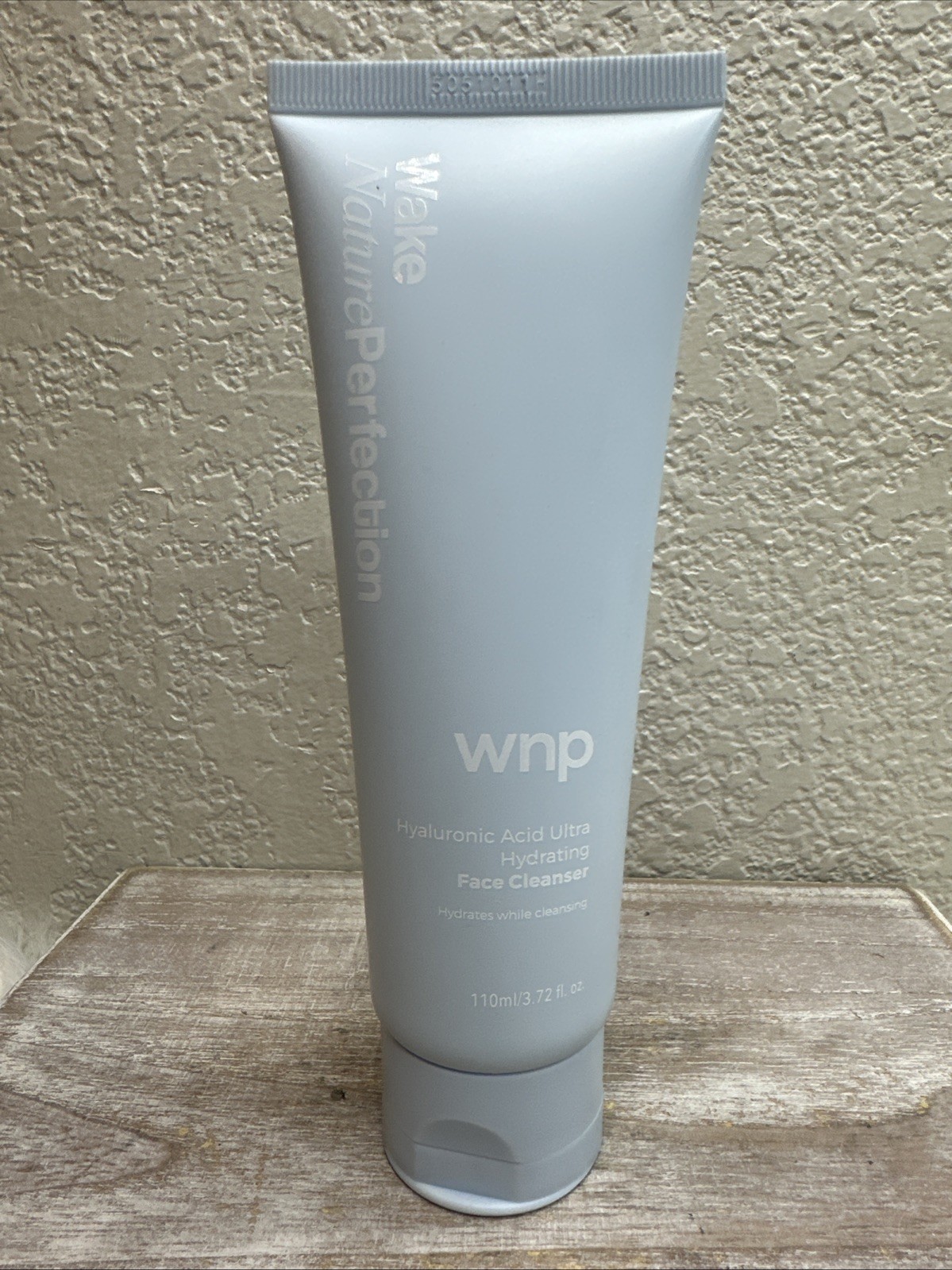 wnp Wake Nature Perfection Hyaluronic Acid  CLEANSER 5.29oz EXP 5/28 FAST SHIP