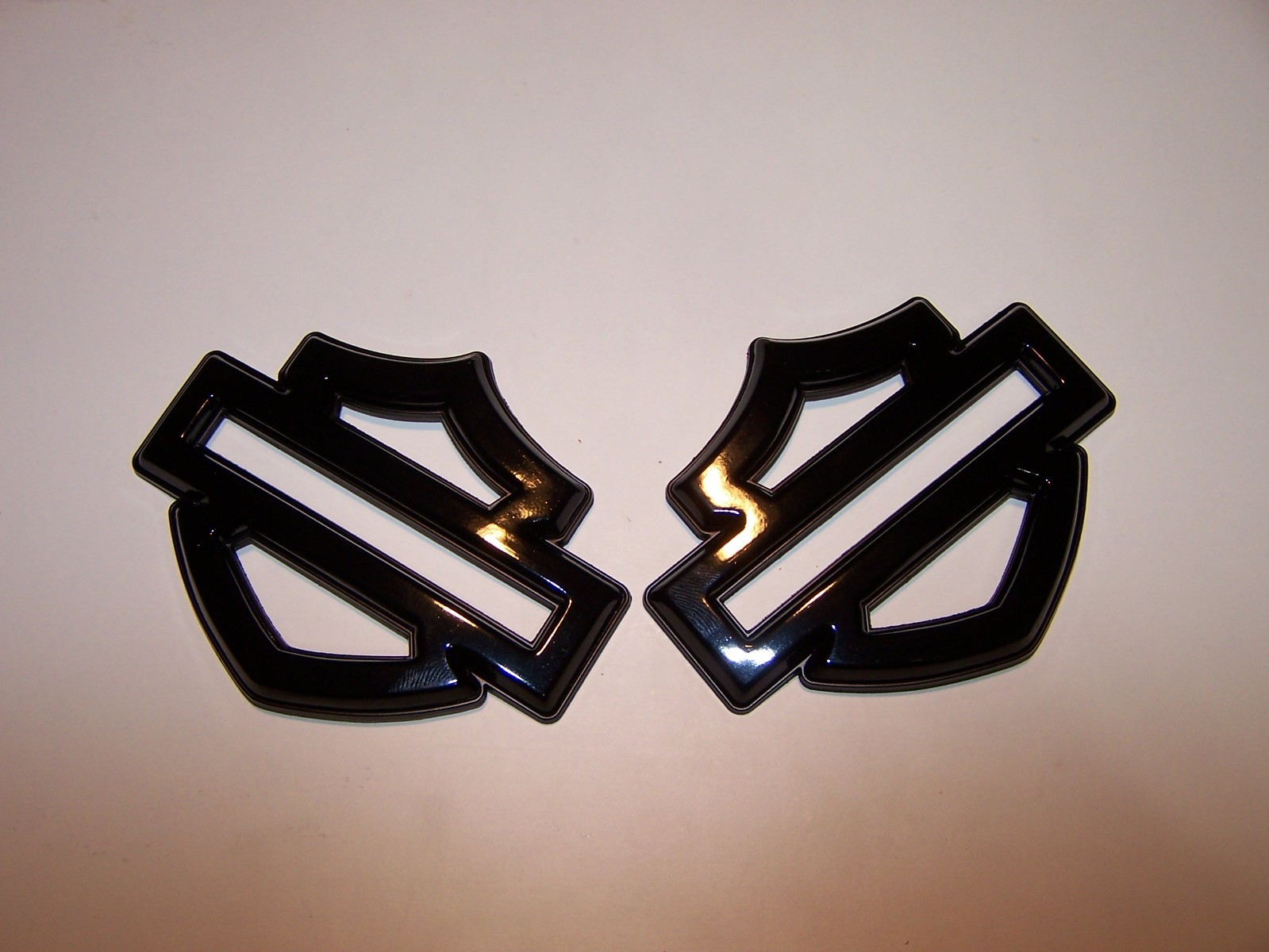 2Pcs Gloss Black for Harley Davidson Metal ( NOT PLASTIC ) Tank Emblems Badges