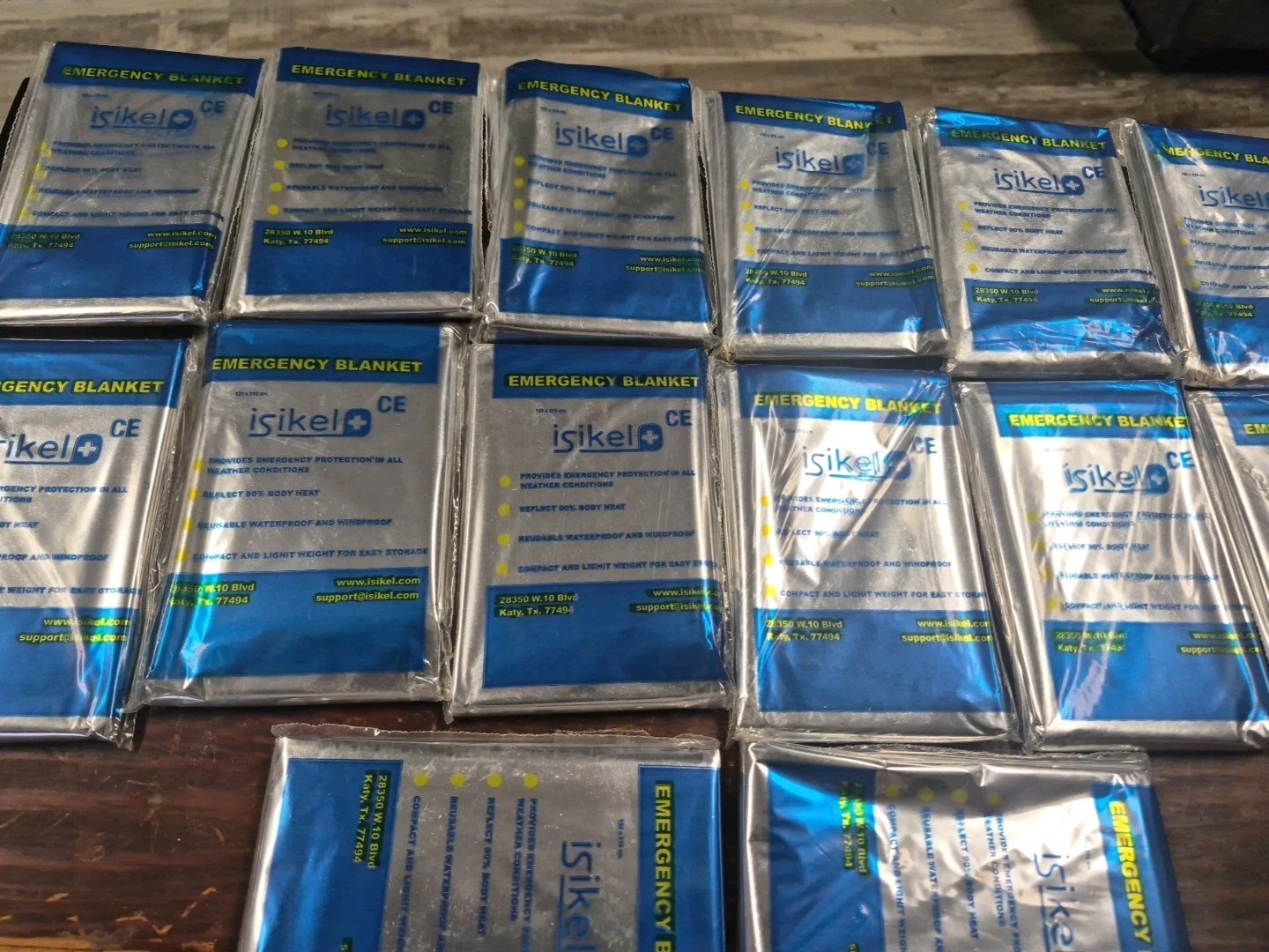 100 iSikel CE Foil Mylar Emergency Blankets 130 x 210 cm NEW Box of 100 pcs 100 iSikel CE Foil Mylar Emergency Blankets 130 x 210 cm NEW Box of 100 pcs