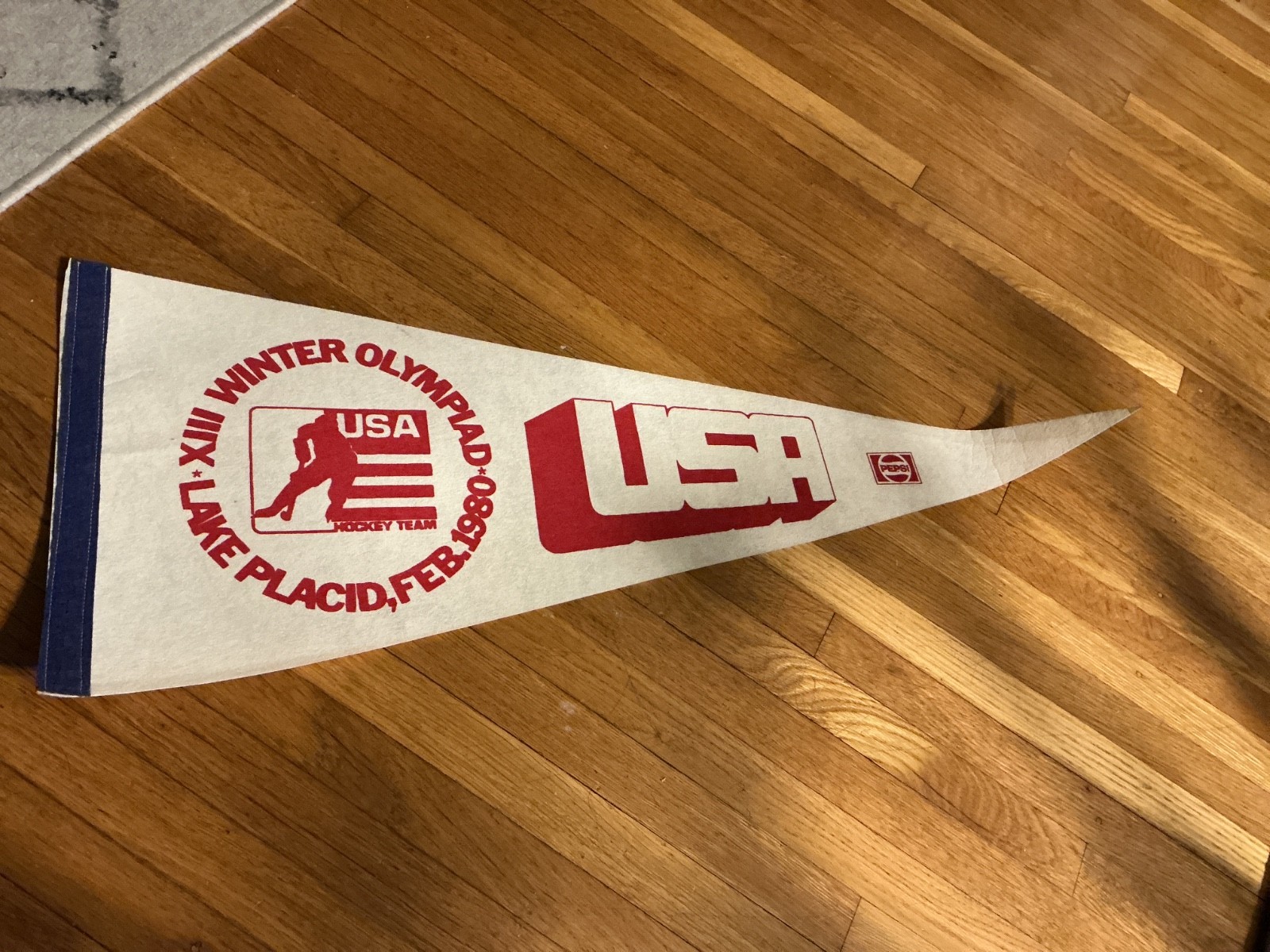 1980 lake placid team usa hockey pennant in very good condition. Miracle on Ice 1980 lake placid team usa hockey pennant in very good condition. Miracle on Ice