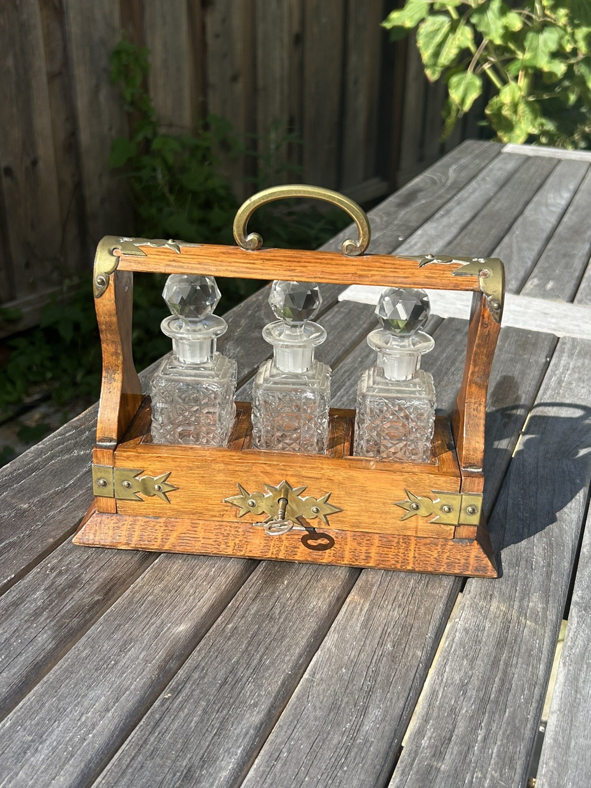 VICTORIAN ENGLISH OAK TANTALUS LIQUOR/PERFUME CABINET WITH 3 CRYSTAL DECANTERS VICTORIAN ENGLISH OAK TANTALUS LIQUOR/PERFUME CABINET WITH 3 CRYSTAL DECANTERS