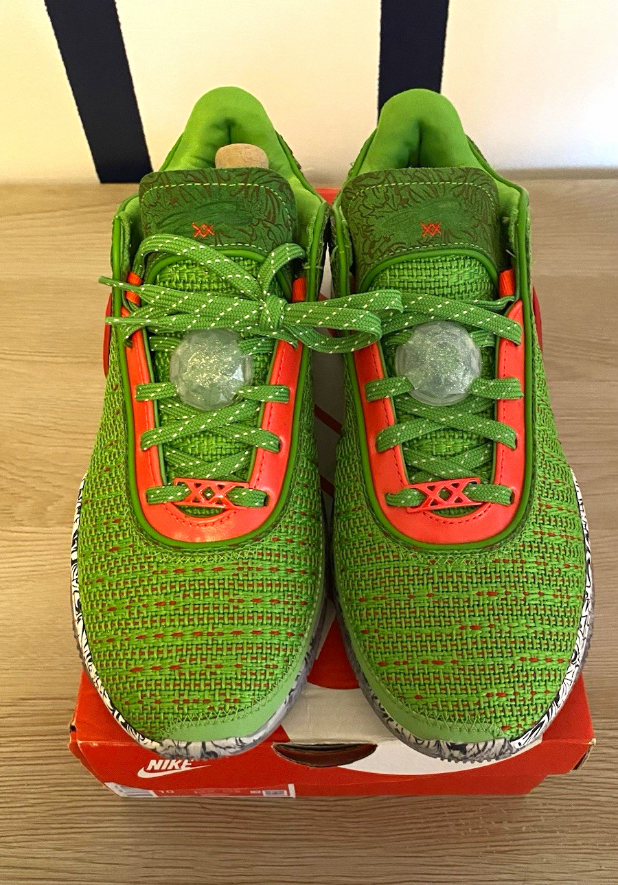 Nike LeBron 20 ‘Stocking Stuffer ‘ Men\'s Low Woven Sneakers Green/Red/White