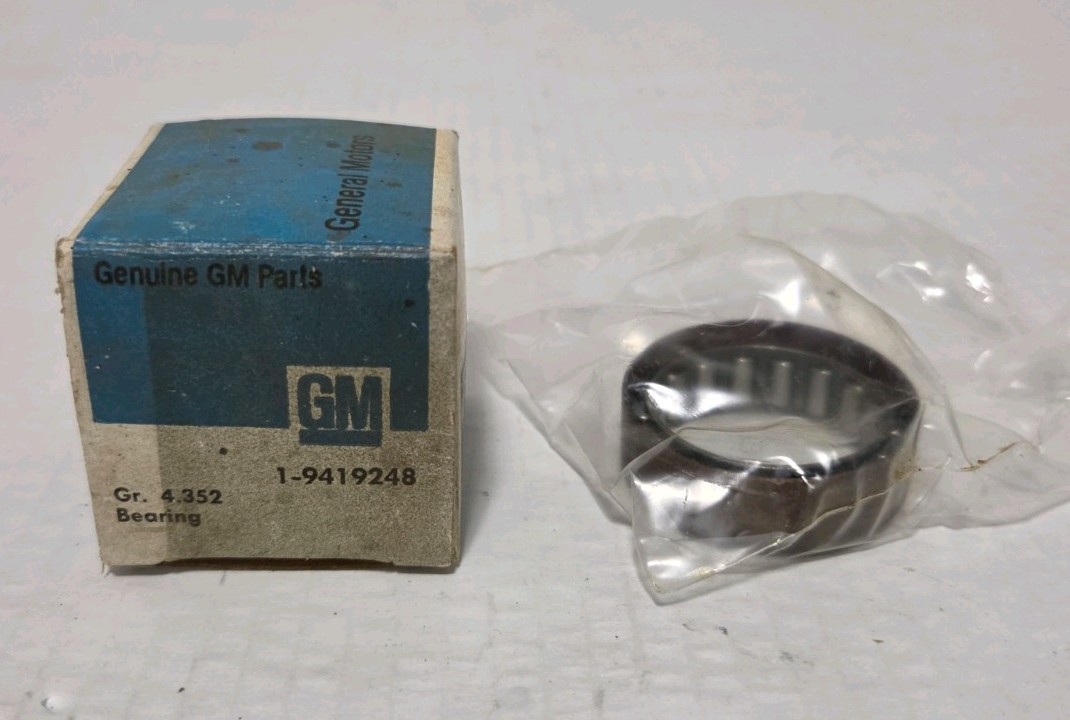 NOS 1963-1974 GM MUNCIE 4/SPEED FRONT MAINSHAFT ROLLER BEARING WITH CAGE 9419248