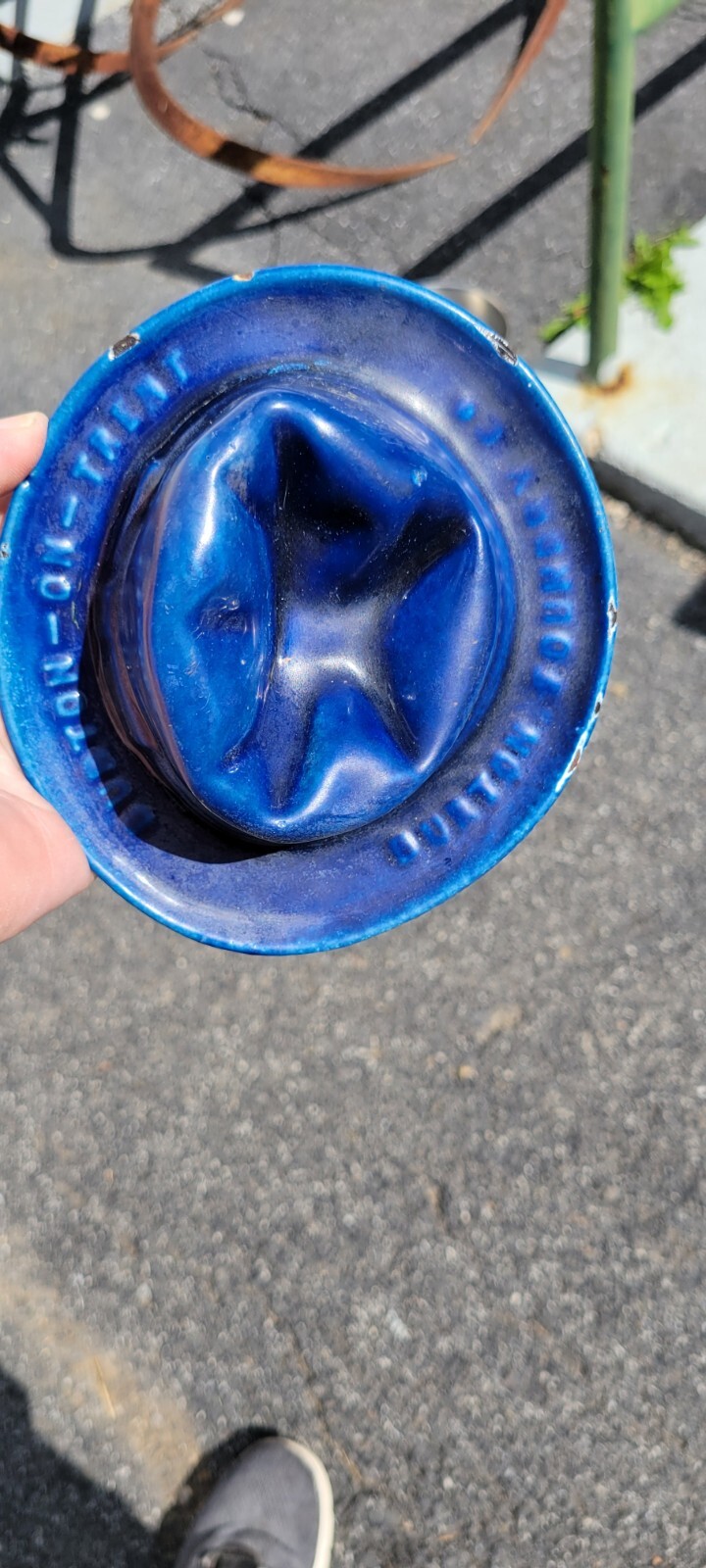 ANTIQUE BURTON ON TRENT FOUNDRY CAST IRON ENAMEL ADVERTISING FIGURAL TOY ASHTRAY ANTIQUE BURTON ON TRENT FOUNDRY CAST IRON ENAMEL ADVERTISING FIGURAL TOY ASHTRAY