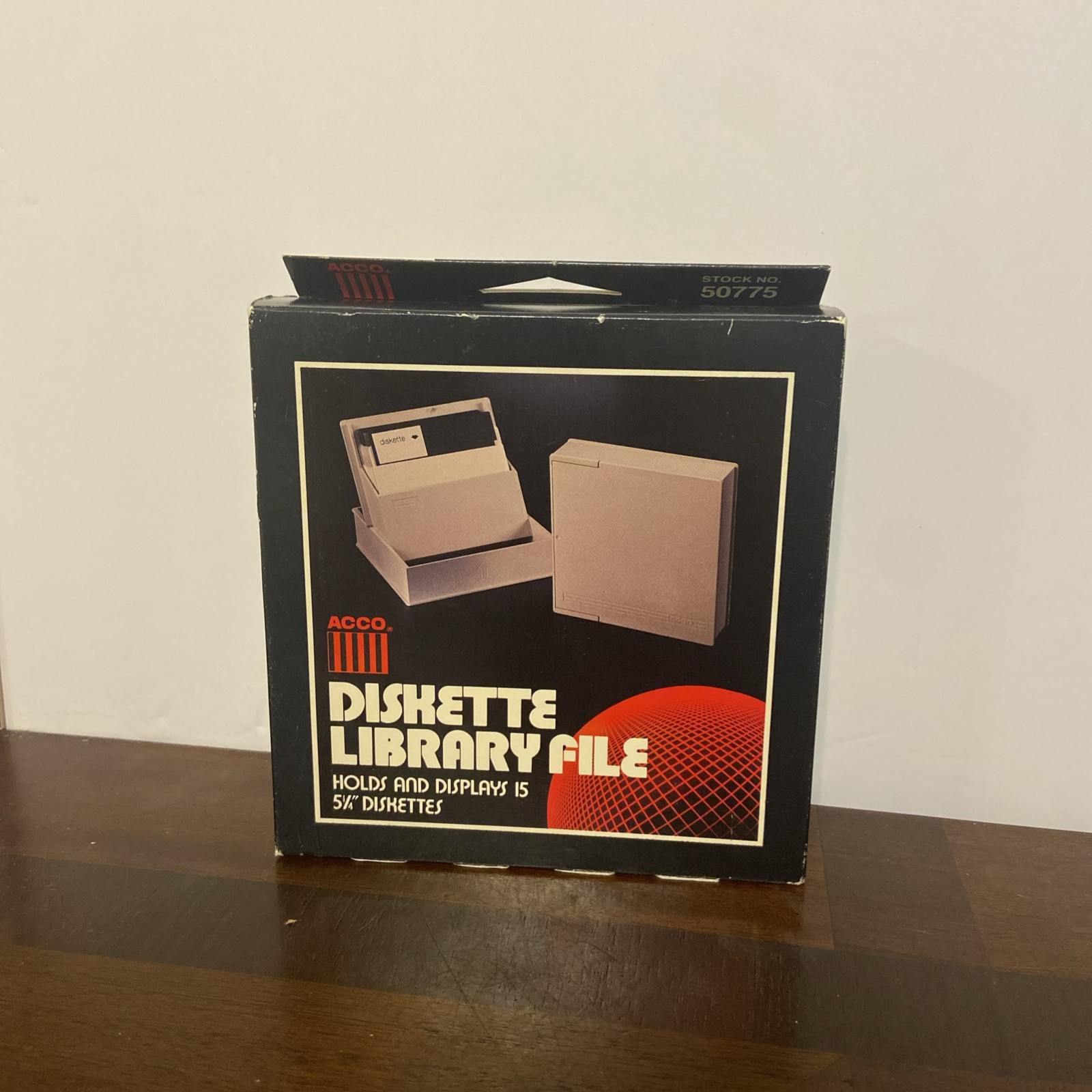 Vintage ACCO 5.25 Inch Floppy Disk Hinged Storage Case 15 Diskettes NEW IN BOX Vintage ACCO 5.25 Inch Floppy Disk Hinged Storage Case 15 Diskettes NEW IN BOX