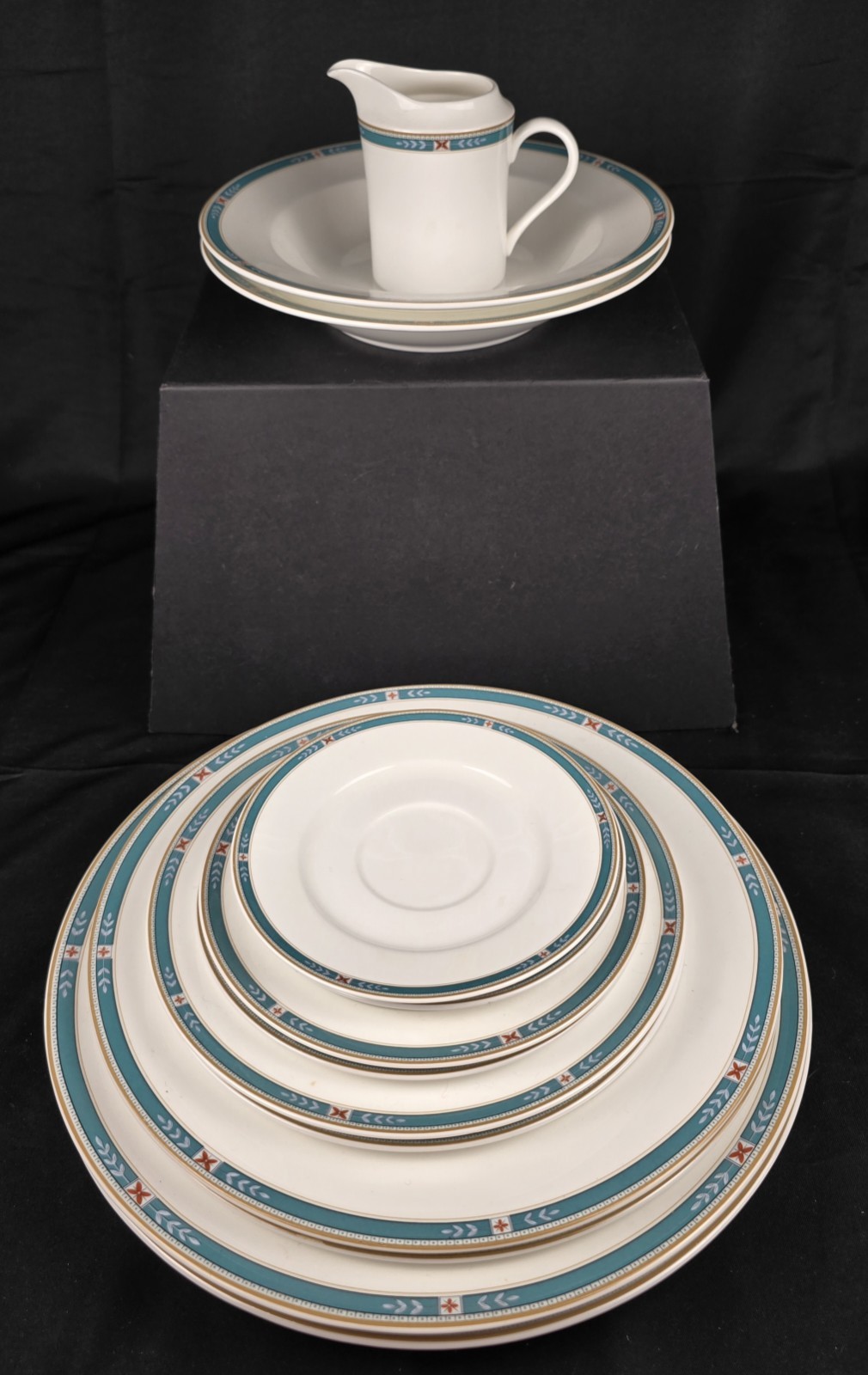 13 Piece Vintage Lenox Lake Shore Pattern Plates, Bowls, & Creamer Set