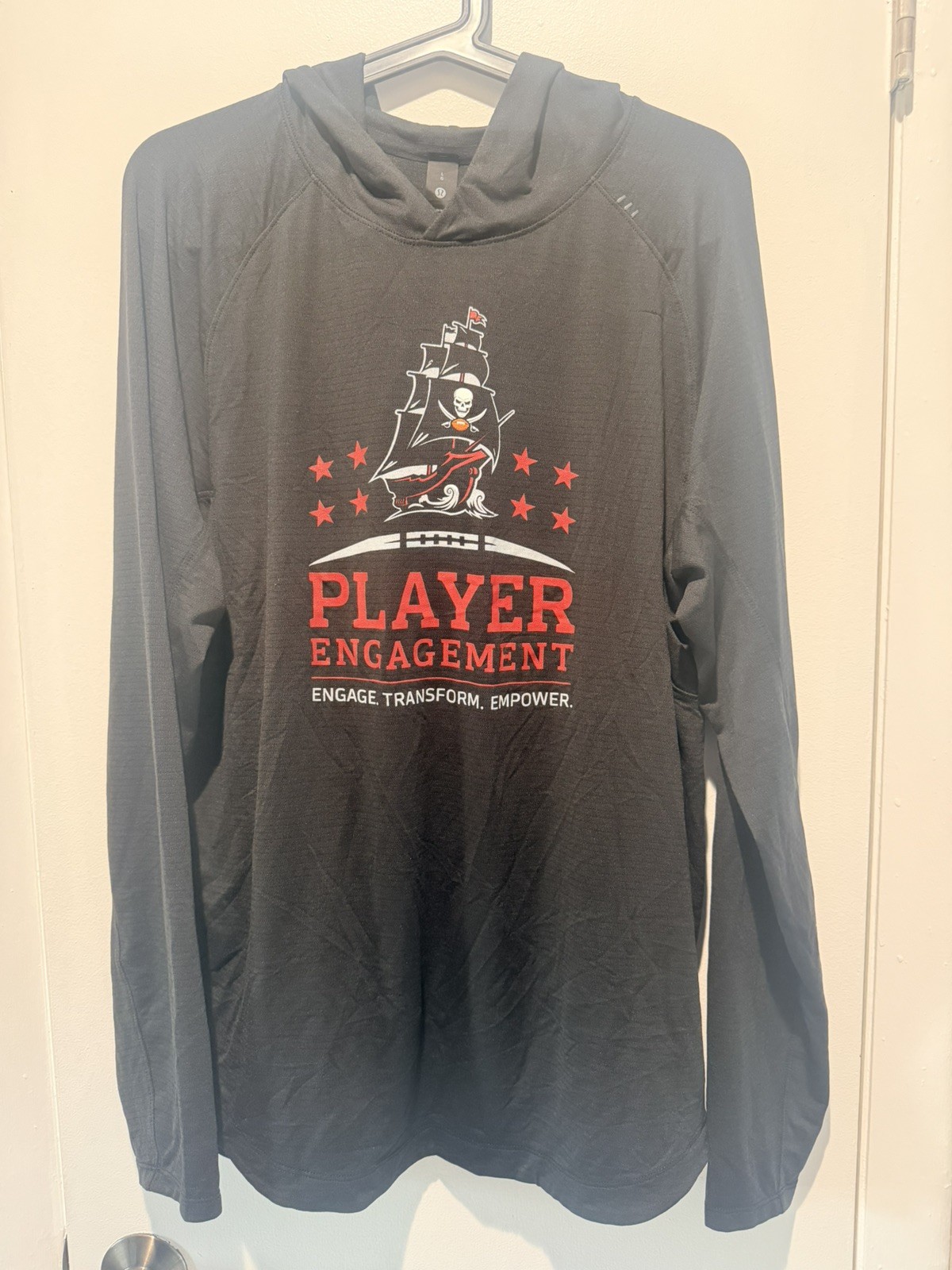 Lululemon Tampa Bay Buccaneers Size Large Dri Fit Hoodie Lightweight Team Issued