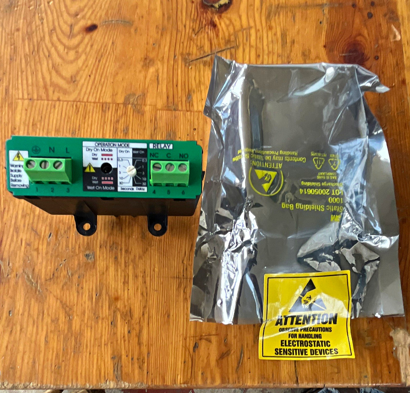 NEW ROSEMOUNT 2120D2GR1NAA E1180ST RELAY SWITCH
