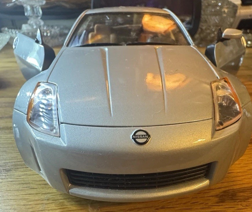 Vintage YAT MING ROAD SIGNATURE 92538 2003 NISSAN 350Z BLACK 1/18 DIECAST CAR Vintage YAT MING ROAD SIGNATURE 92538 2003 NISSAN 350Z BLACK 1/18 DIECAST CAR