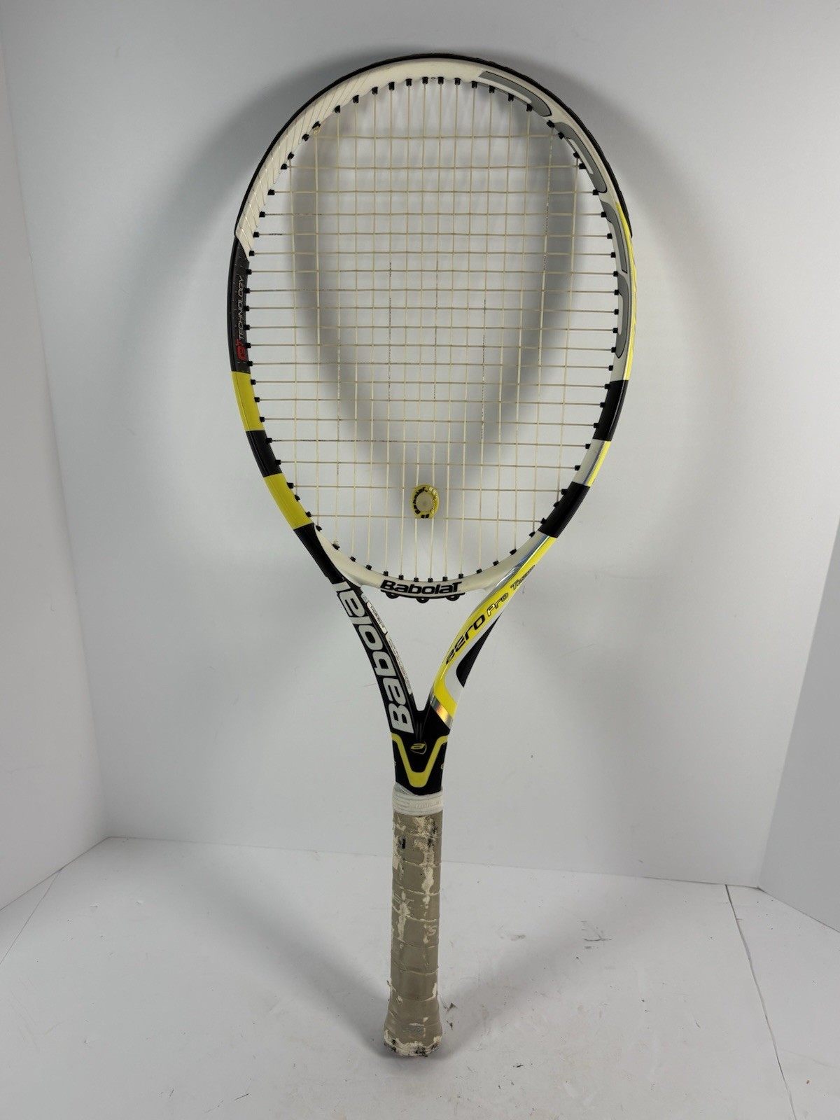 Babolat AeroPro Team Tennis Racquet 100 Sq In 280g 16x19 Yellow Black Grip 4 1/4