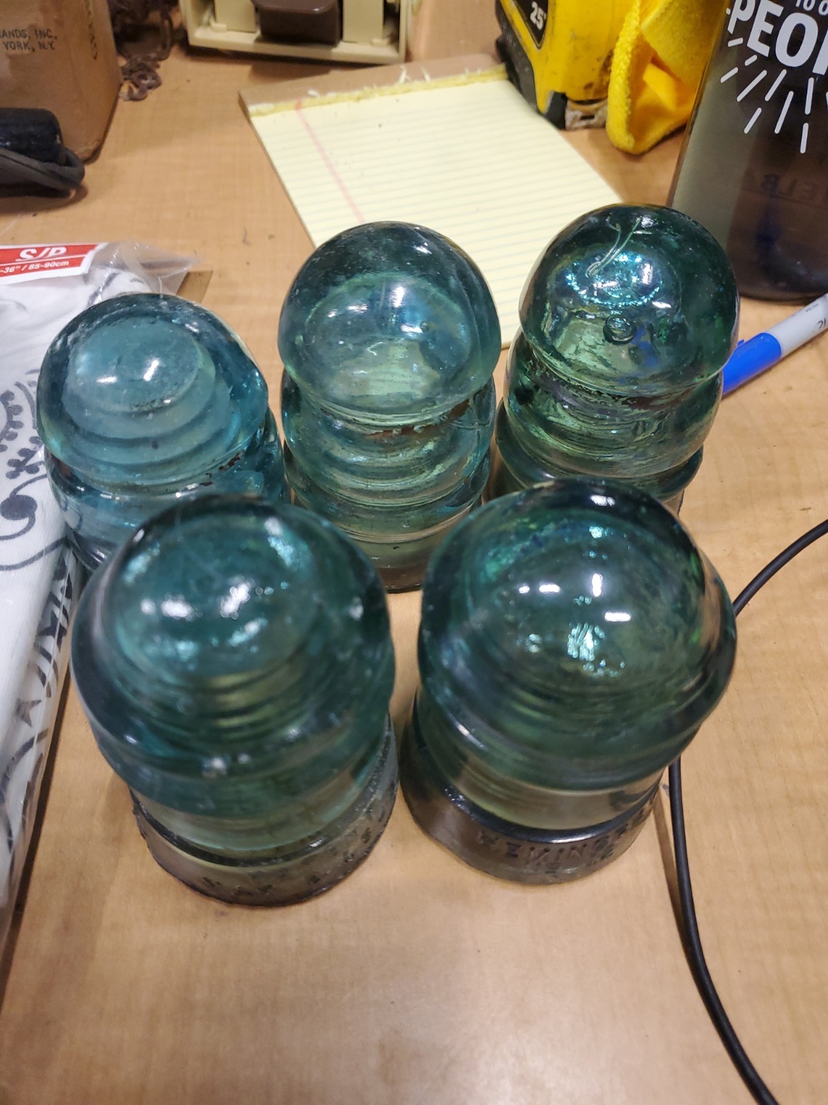 2× Vintage Hemingray No. 12 Glass Insulator + 3× UnNamed Insulators 2× Vintage Hemingray No. 12 Glass Insulator + 3× UnNamed Insulators
