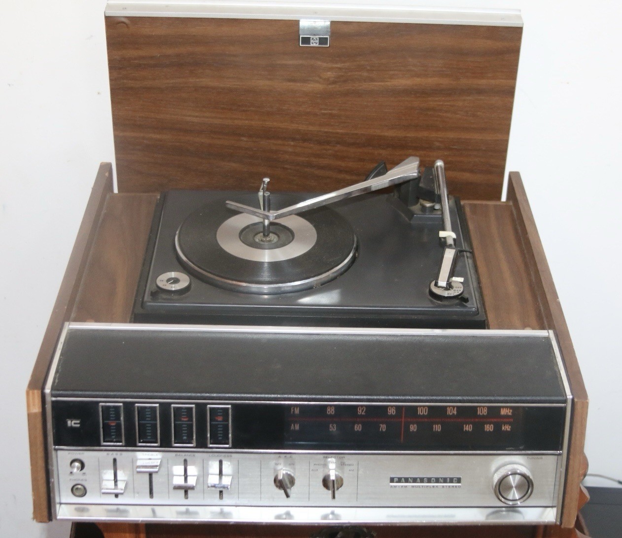Vintage Panasonic SE-1099 SD-109 Turntable AM/FM Stereo Record Player AS-IS
