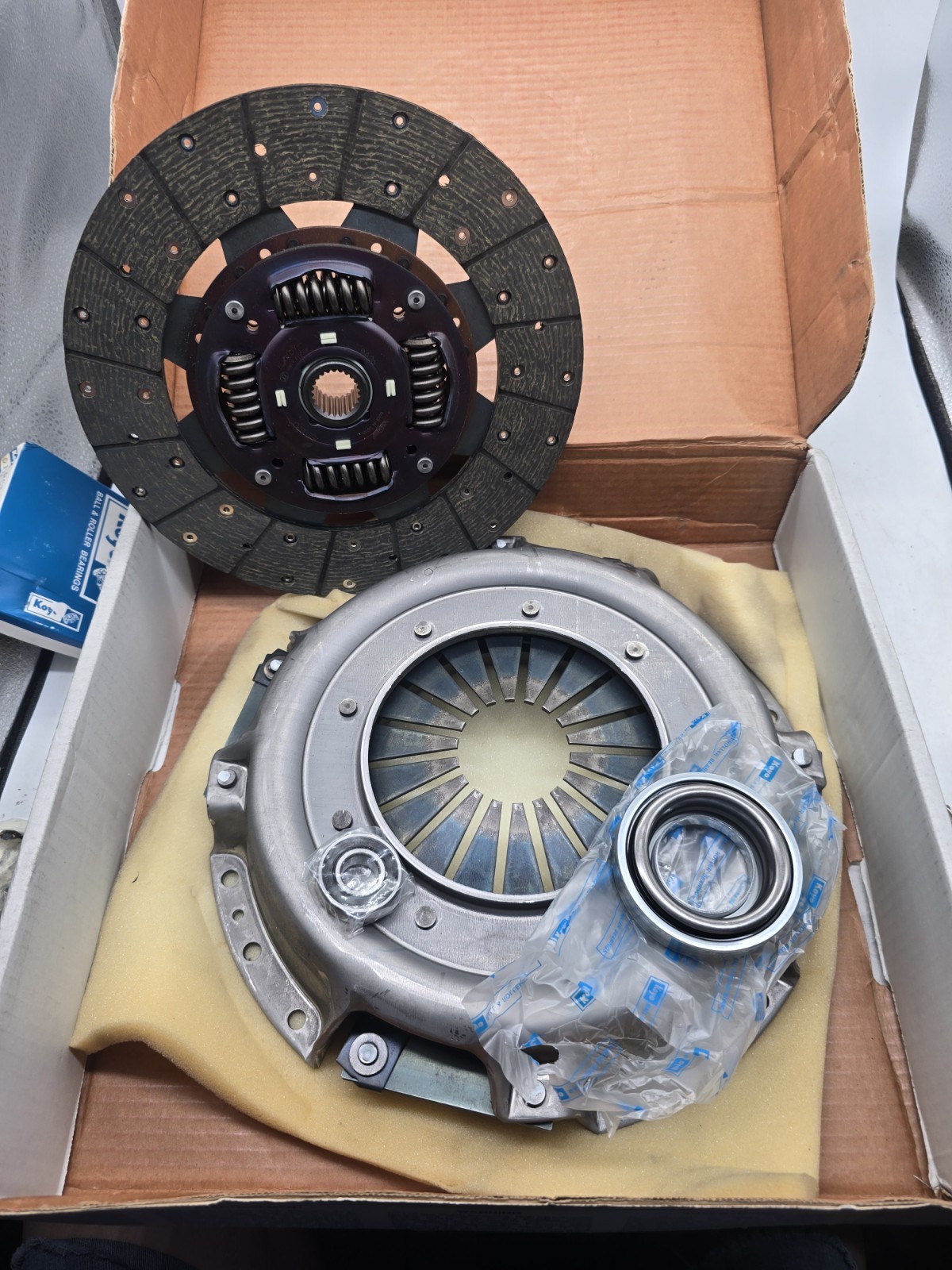 Daikin Clutch Kit 09011 Isuzu NPR 3.9L 1986  No ceramic BUTTON.