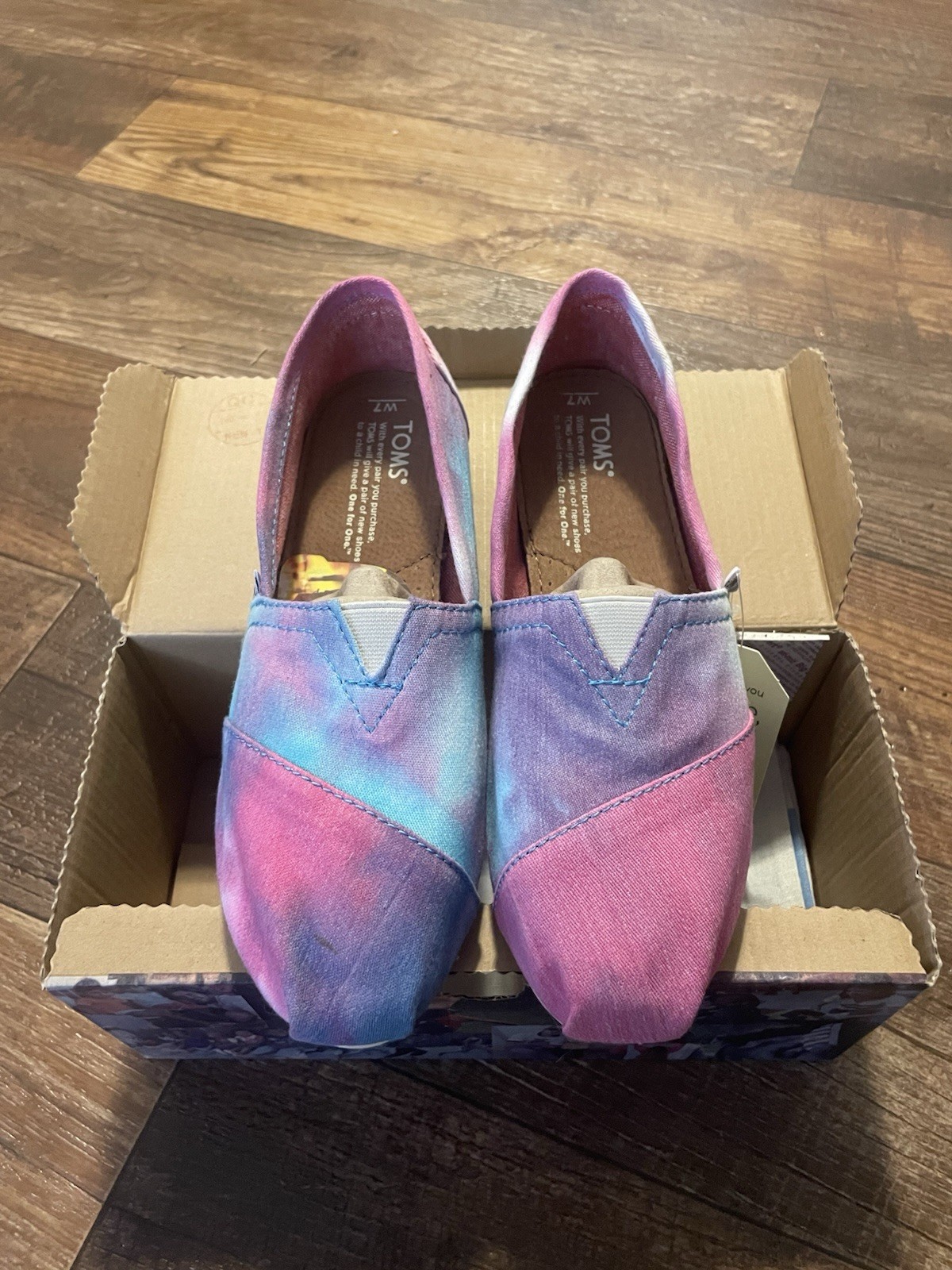 RARE TOMS Classics Pink And Blue Tie Dye Shoes/Size 7/NEW IN BOX