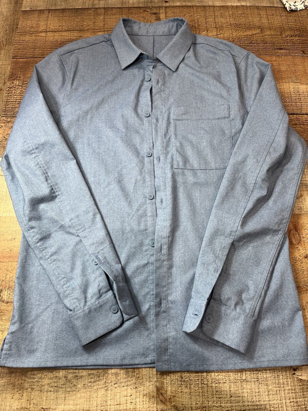 Men’s Lululemon Denim Style Button Up Dress Shirt (2774)
