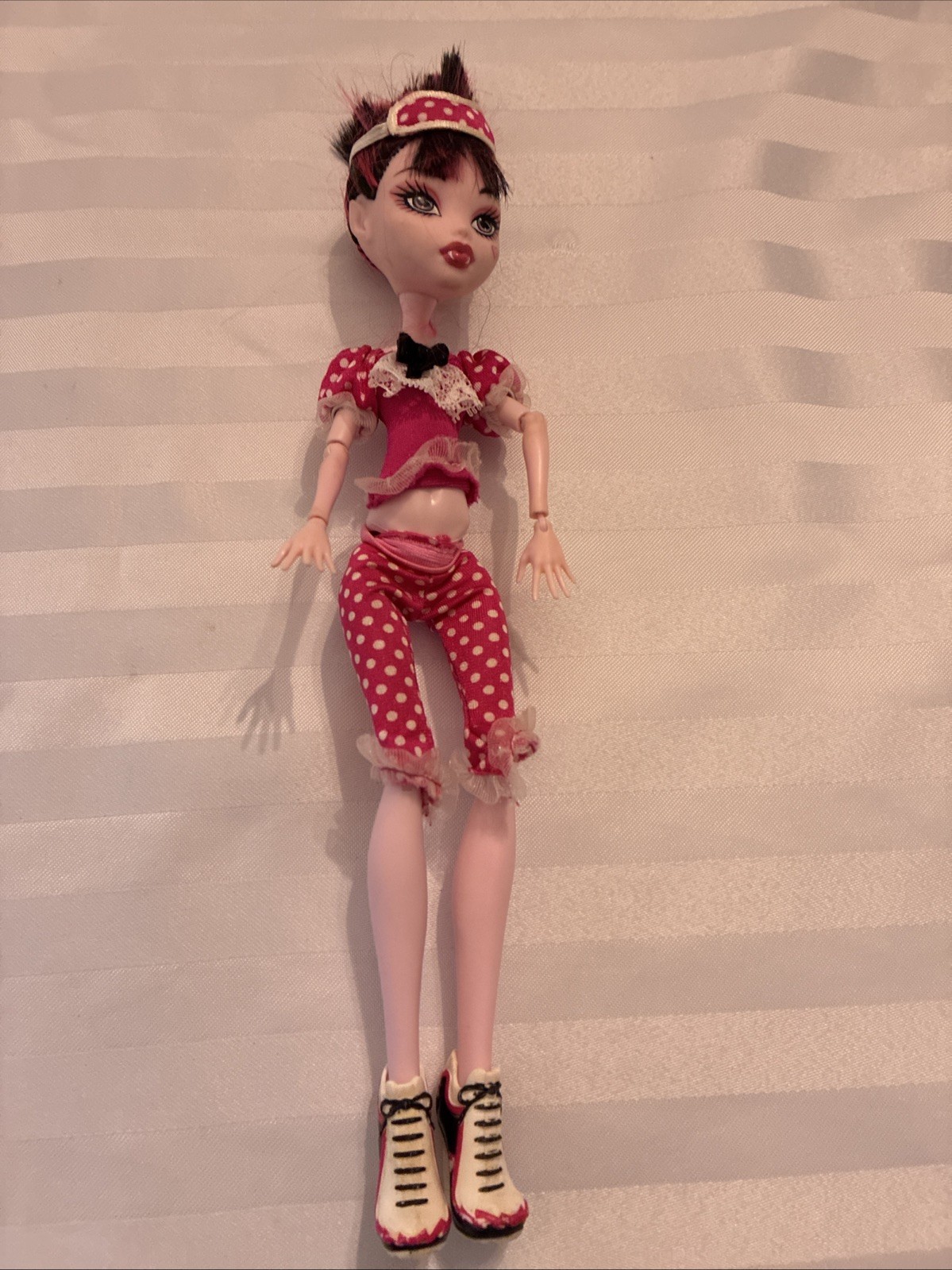 Monster High G1 Dead Tired Draculaura Doll Pajamas Sleep Mask Fearleading Shoes