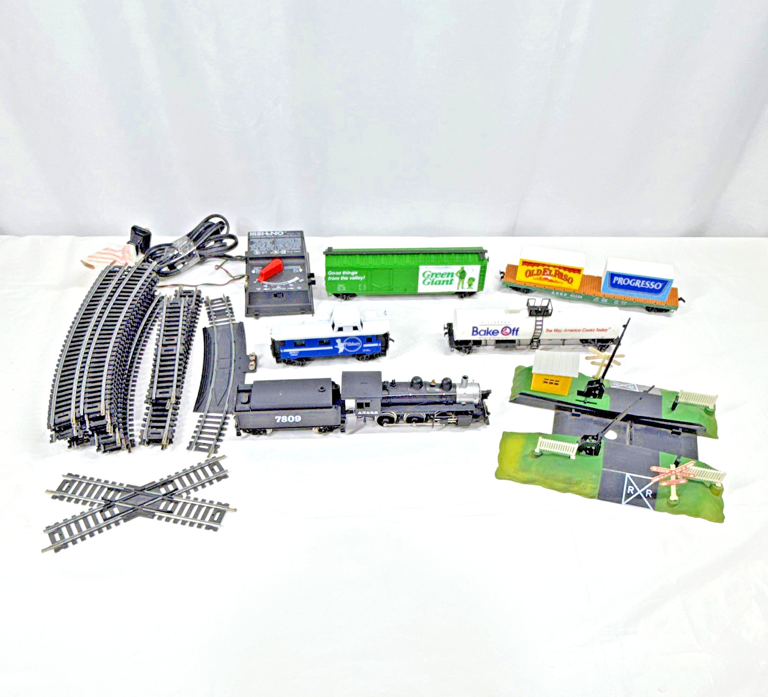 O Gauge A.T.&S.F. 7809 Steam Locomotive 12pc Lot Cars Track AC Transformer