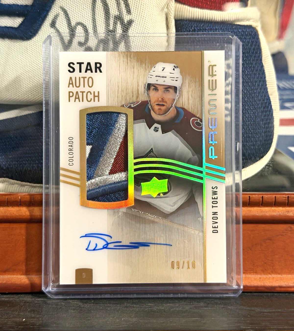 Upper Deck 2023-24 Premier Star Auto Patch Gold Devon Toews Avalanche #AV-DT /10 Upper Deck 2023-24 Premier Star Auto Patch Gold Devon Toews Avalanche #AV-DT /10