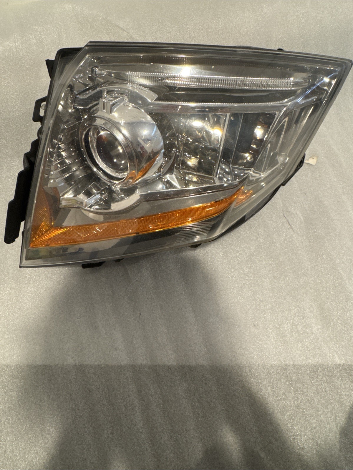 2008-14 Cadillac CTS Right Passenger Headlight Xenon HID 22755332 OEM 2008-14 Cadillac CTS Right Passenger Headlight Xenon HID 22755332 OEM