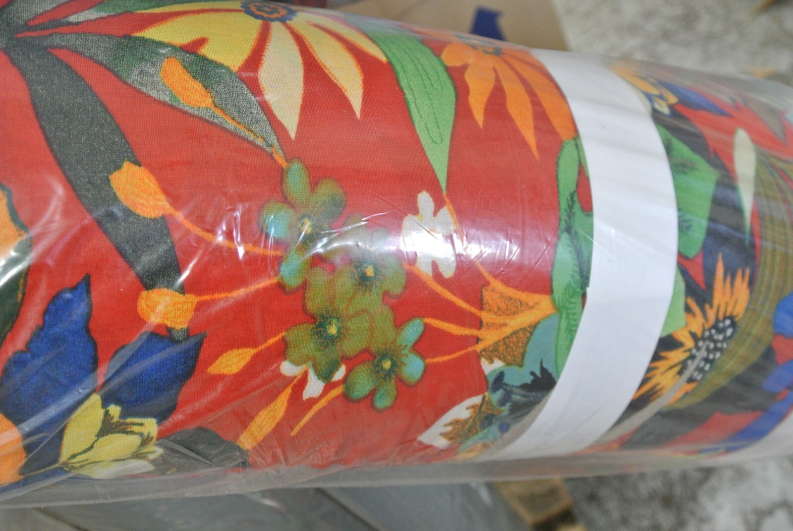 Floral Print 18872 Fabric Roll, Upholstery 71 Yards, 58/60\