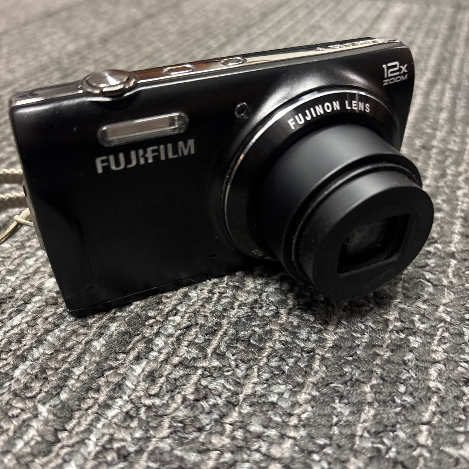 Fujifilm FinePix T550 BLACK 16 MP 12x Optical Zoom, w/ Battery/Charger TESTED