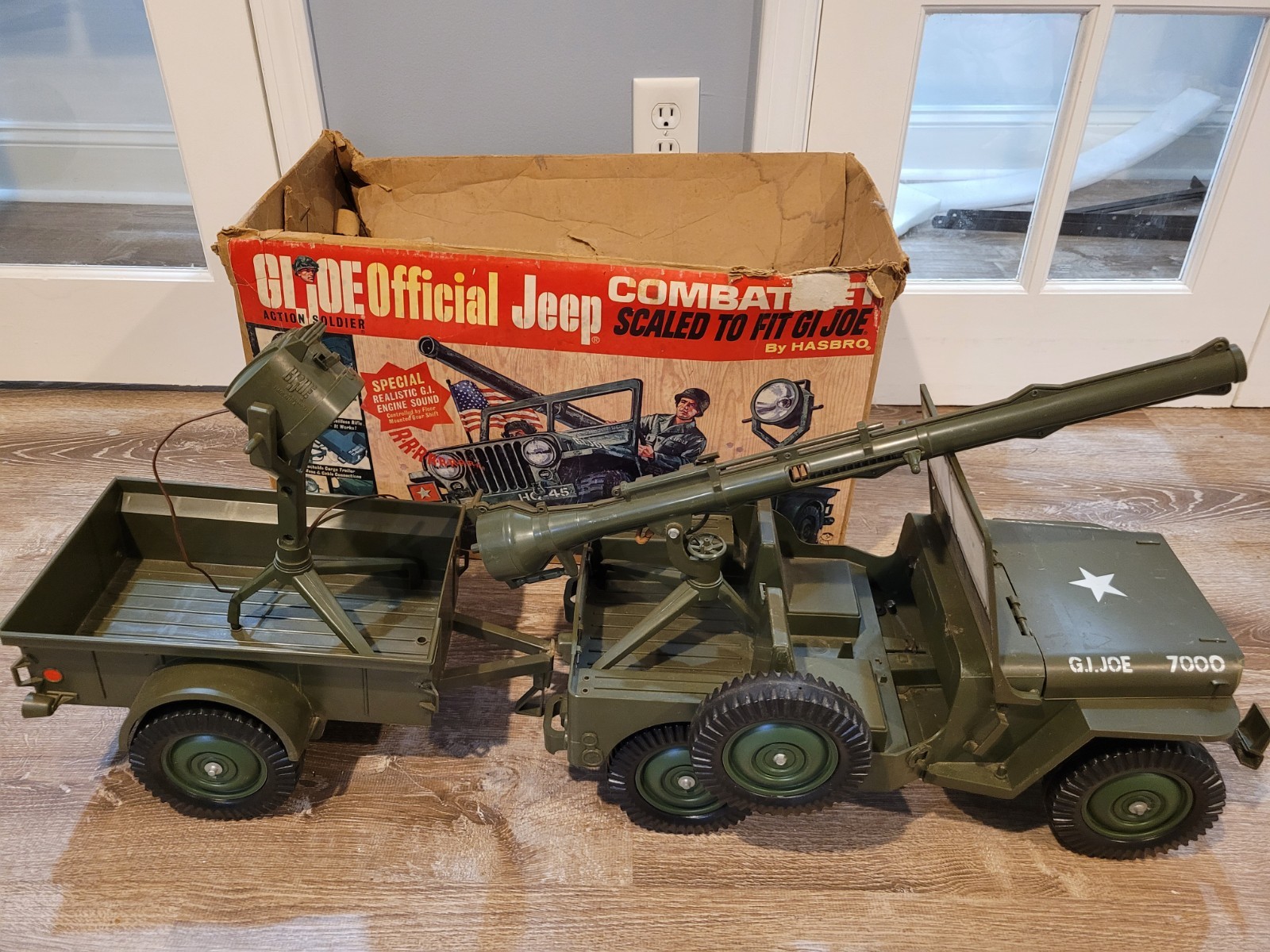 Vintage 1965 GI Joe Hasbro Jeep 7000 Combat Searchlight Artillery Box Trailer