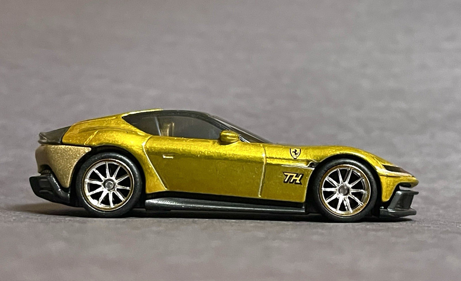 Hot Wheels New 2027 Super Treasure Hunt  FERRARI 12CILINDRI UN Spun Random Parts