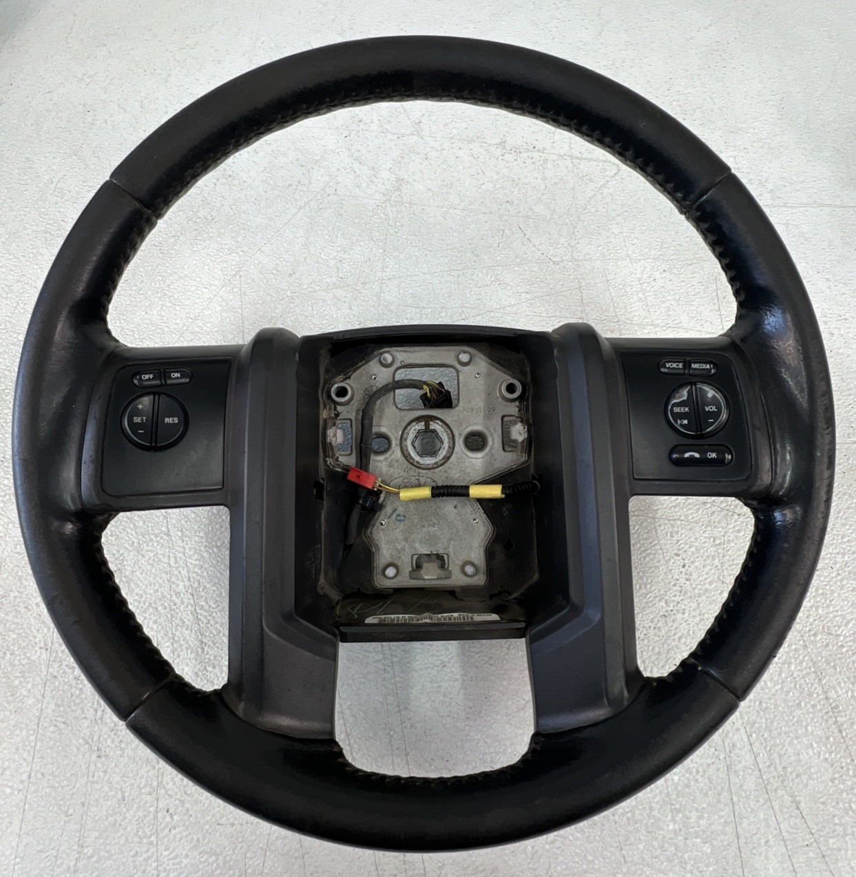 11-16 Ford F-250 F-350 Lariat Black Leather Steering Wheel Radio Control OEM