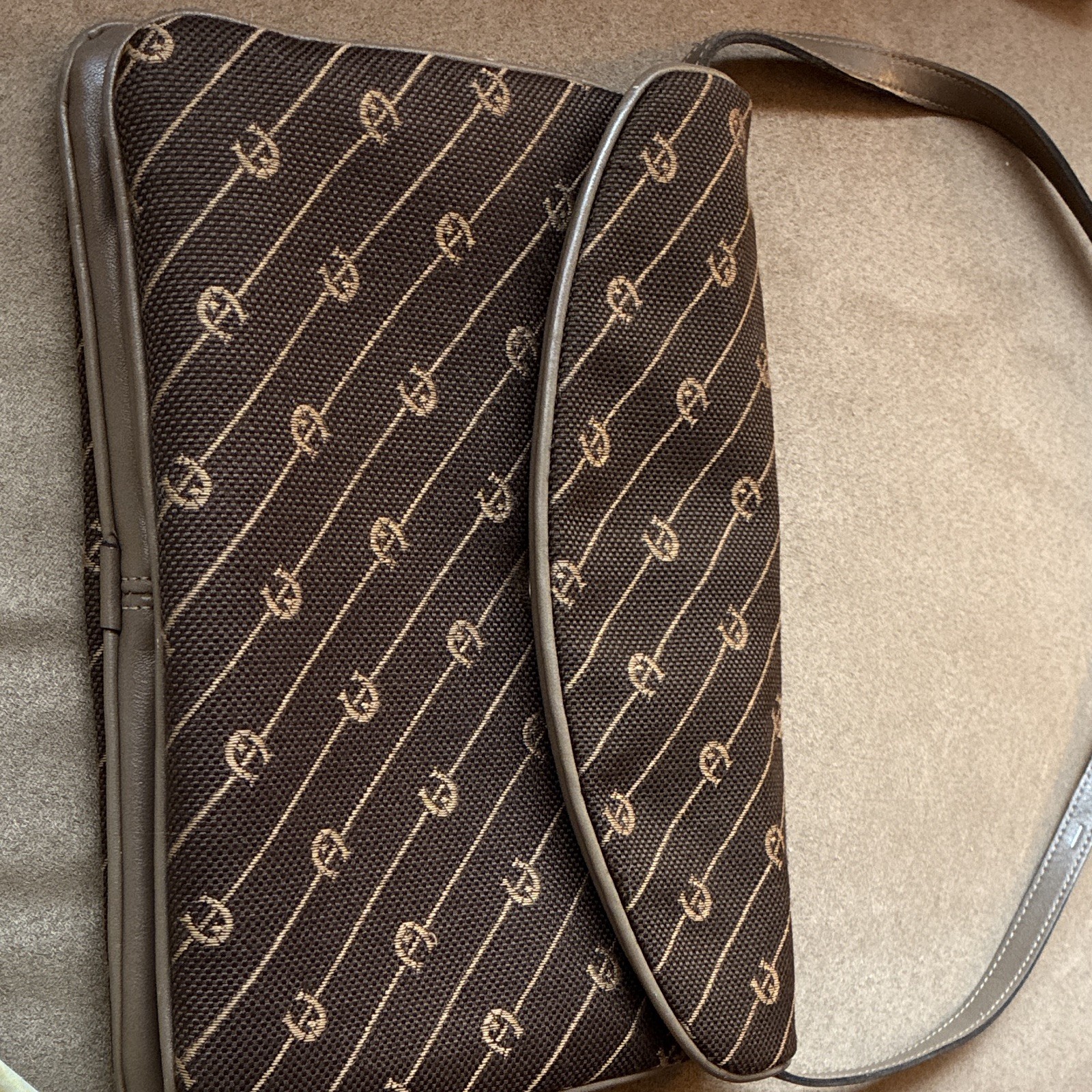 Etienne Aigner Brown Logo Shoulder Bag Magnetic Snap Gold Hardware Medium Etienne Aigner Brown Logo Shoulder Bag Magnetic Snap Gold Hardware Medium