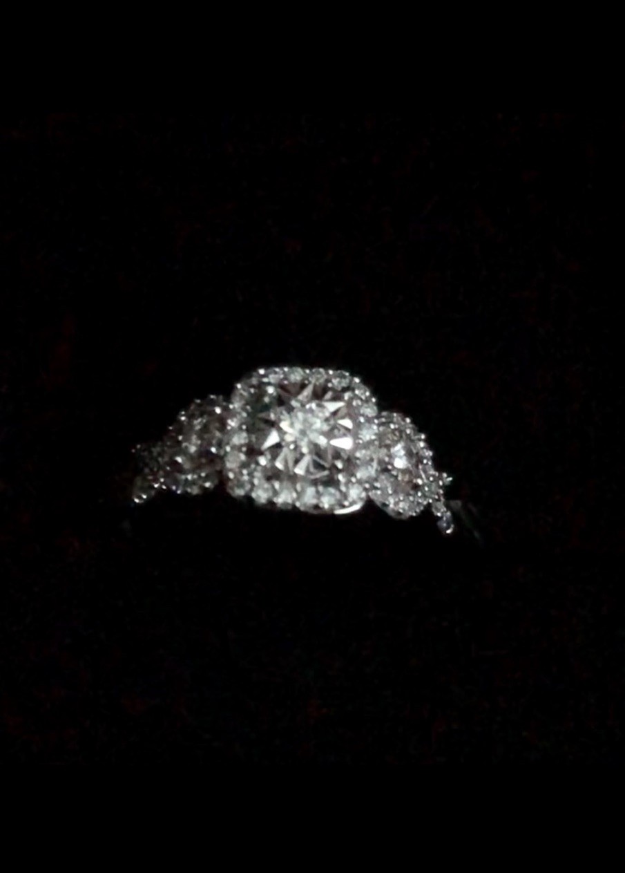 Beautiful Zales 1ct Diamond Cluster Engagement Ring - 10kt White Gold Size 4.75