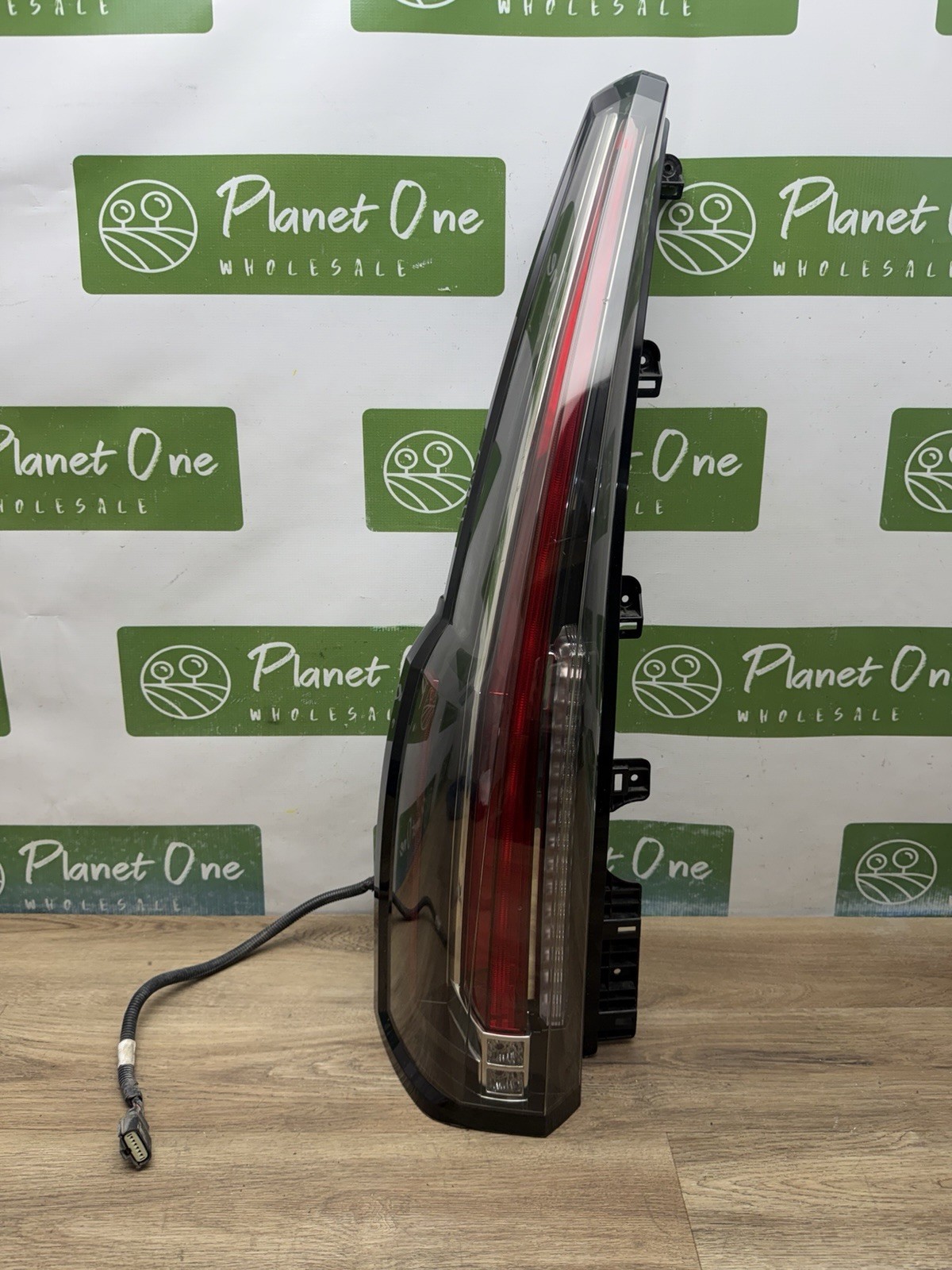 2015-2020 Cadillac Escalade LEFT Tail light Taillight 84038639 OEM