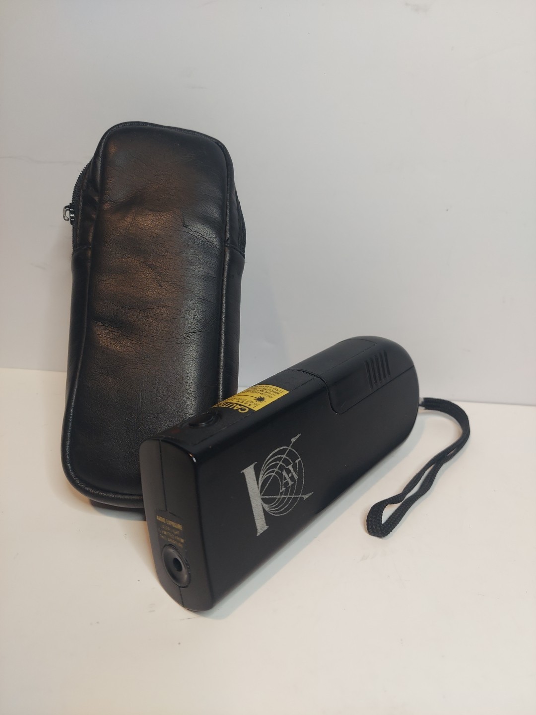 VINTAGE Hitachi HeNe Helium-Neon Gas Laser Pointer Model KAV - WORKING WITH CASE