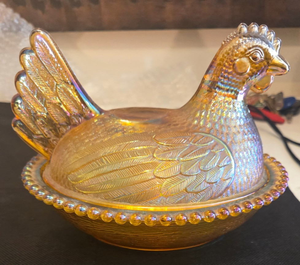 Indiana iridescent gold glass hen on a nest, Vintage Indiana iridescent gold glass hen on a nest, Vintage