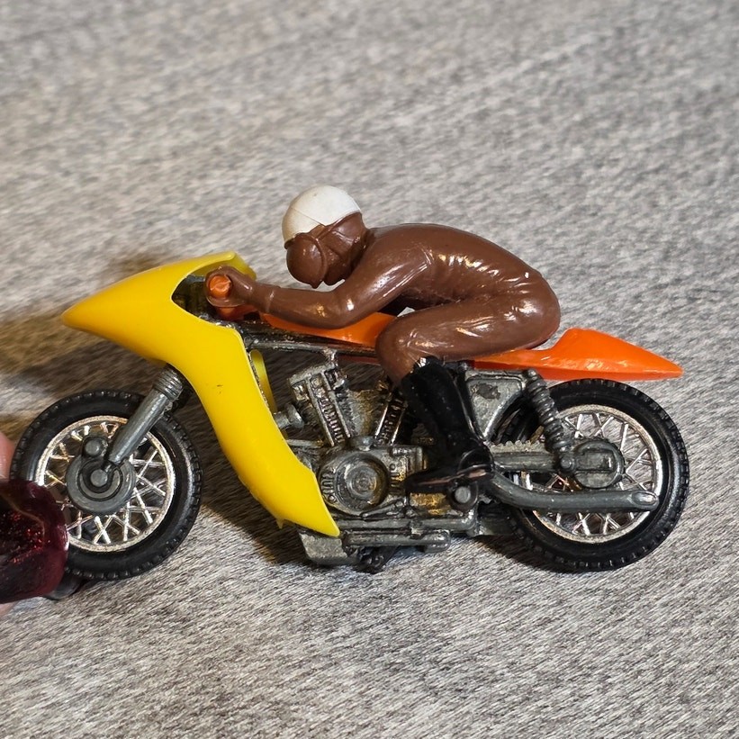 VTG Hot Wheels Rrrumblers Rip Snorter Orange Seat Brown Body with Kickstand RARE