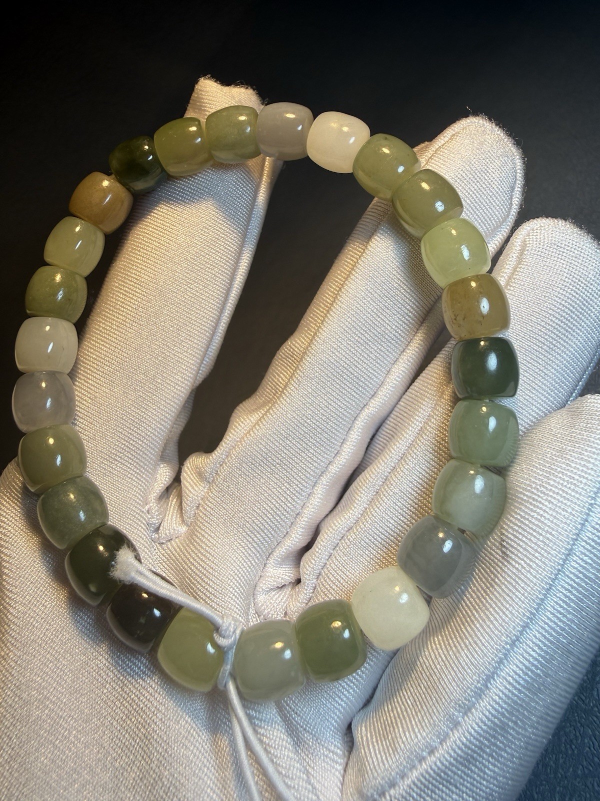 Natural Hetian Jade Bracelet – Elegant Handcrafted Nephrite Jade Collection