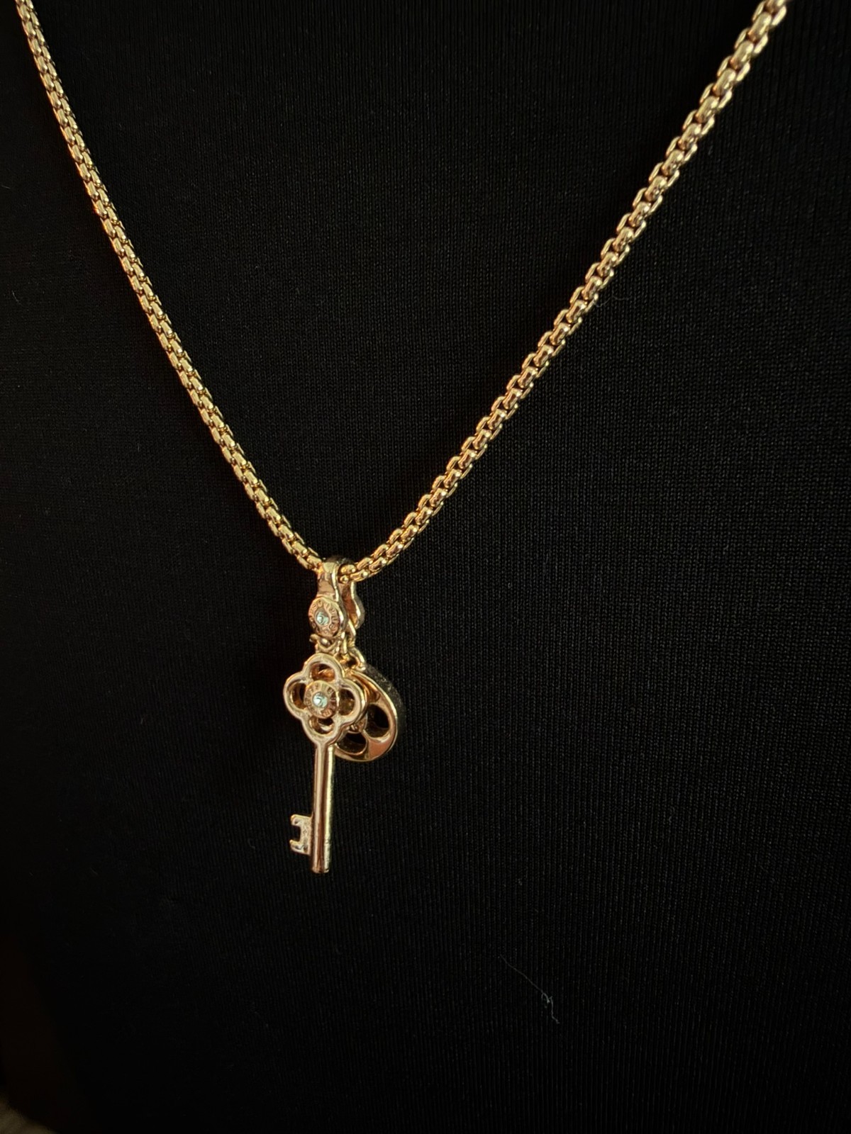 Henri Bendel Necklace lengths: 22\ Henri Bendel Necklace lengths: 22\
