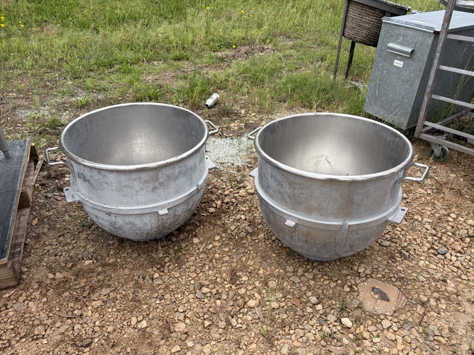 Lot of 3 Hobart VML80 80 Qt Stainless Steel Mixing Bowls for M802 L800 Mixer Lot of 3 Hobart VML80 80 Qt Stainless Steel Mixing Bowls for M802 L800 Mixer