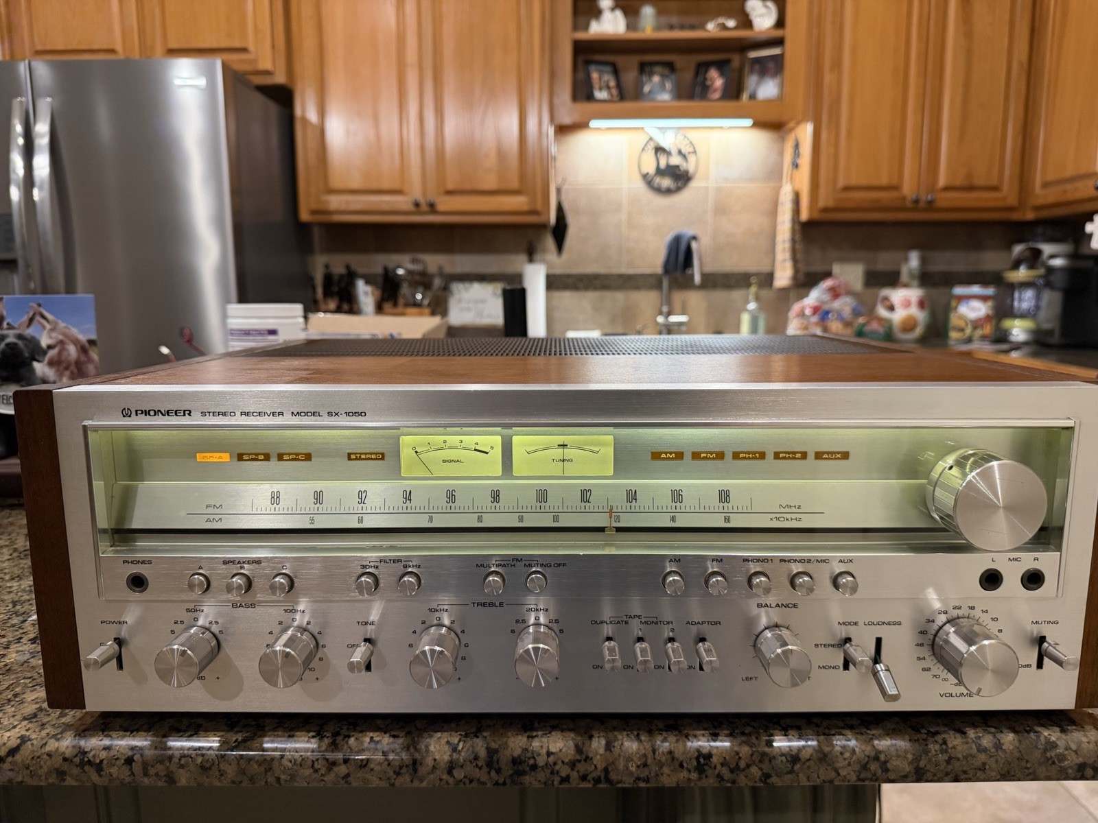Pioneer SX-1050 AM/FM Stereo Reciever, Excellent Condtion, Read Description