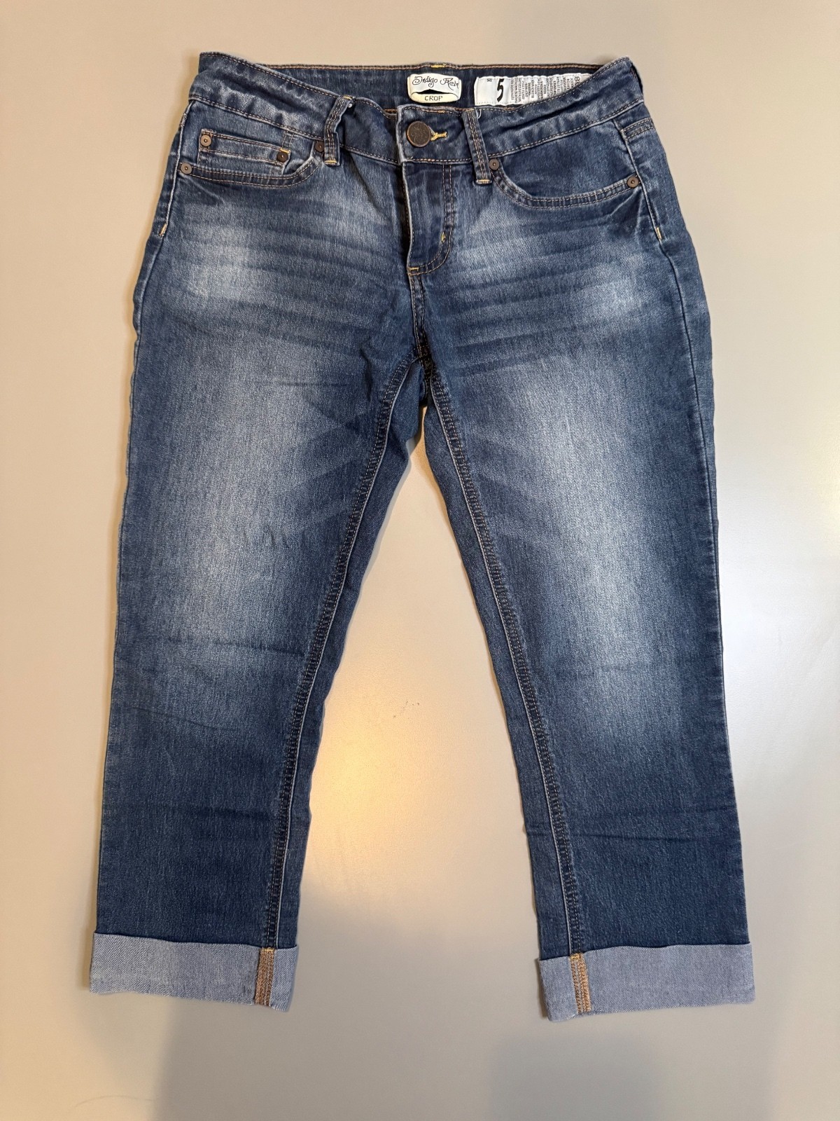 Indigo Rein Crop Jeans Size 5 with Rolled Cuffs and Faded Detailing Indigo Rein Crop Jeans Size 5 with Rolled Cuffs and Faded Detailing