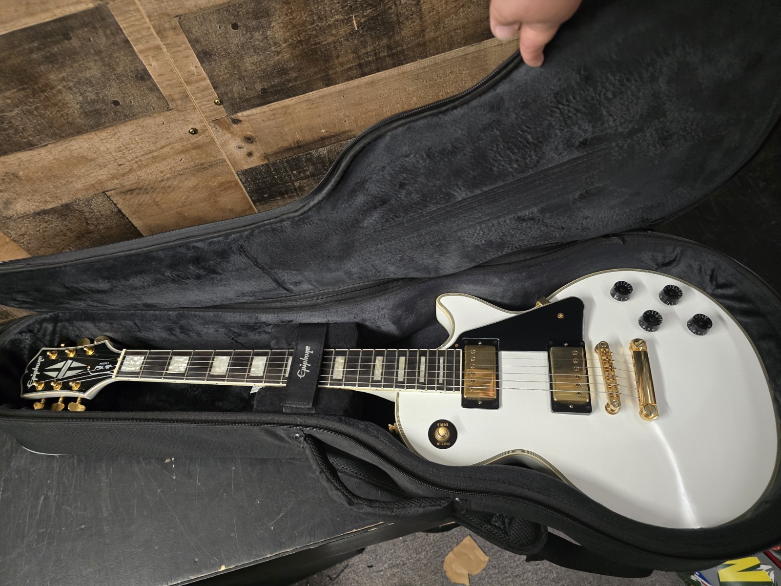  Epiphone IGC Les Paul Custom White Gold Hardware. Inspired By Gibson.  W/ Case