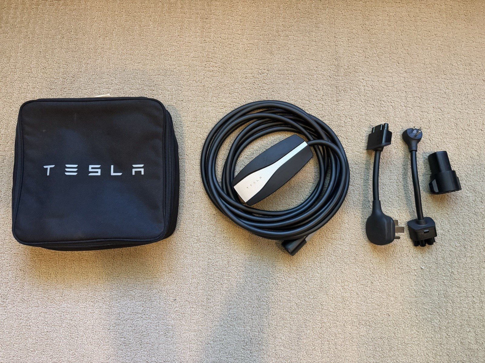 Tesla Gen 2 Mobile Connector (UMC) charging kit cable