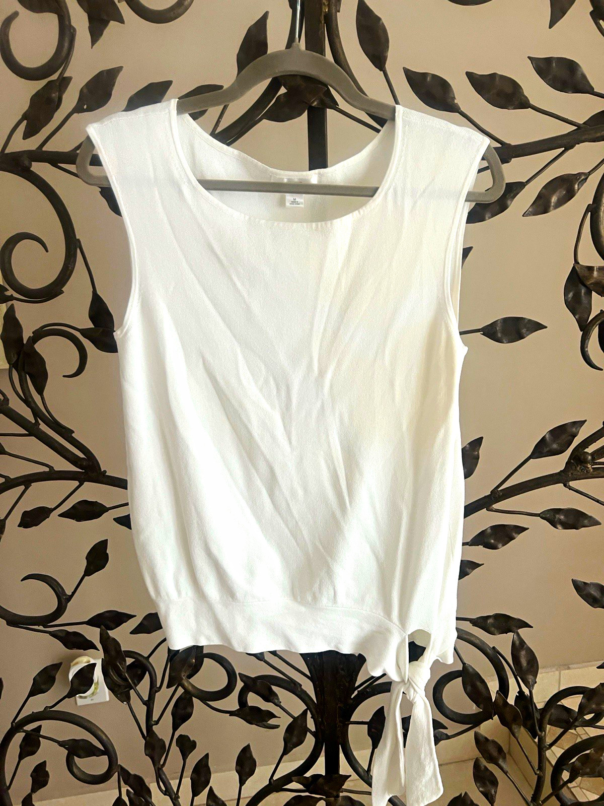 Ann Taylor LOFT Women\'s White Sleeveless V-Neck Knit Tie Hem Blouse M Ann Taylor LOFT Women\'s White Sleeveless V-Neck Knit Tie Hem Blouse M