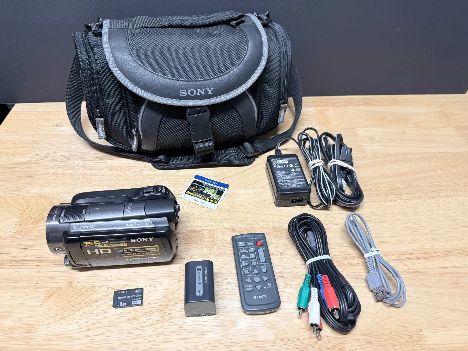 Sony HDR-XR520V 240 GB HDD Video Digital Camcorder BUNDLE   TESTED AND WORKING